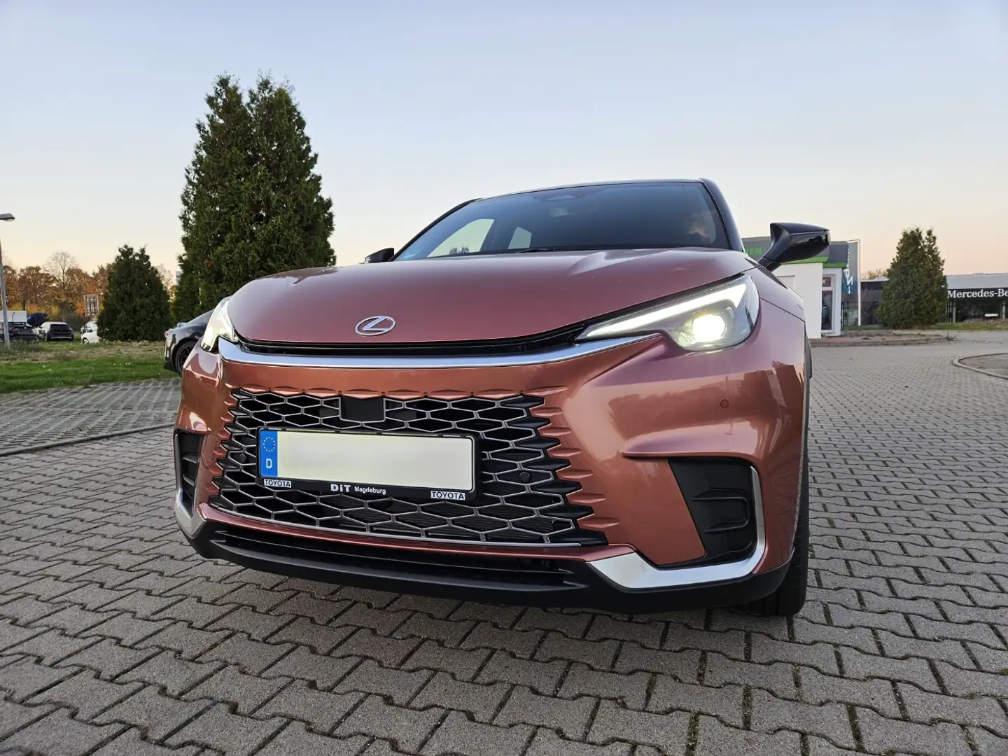 Lexus LBX 1.5 Hybrid Emotion Technologie Rouge - 2