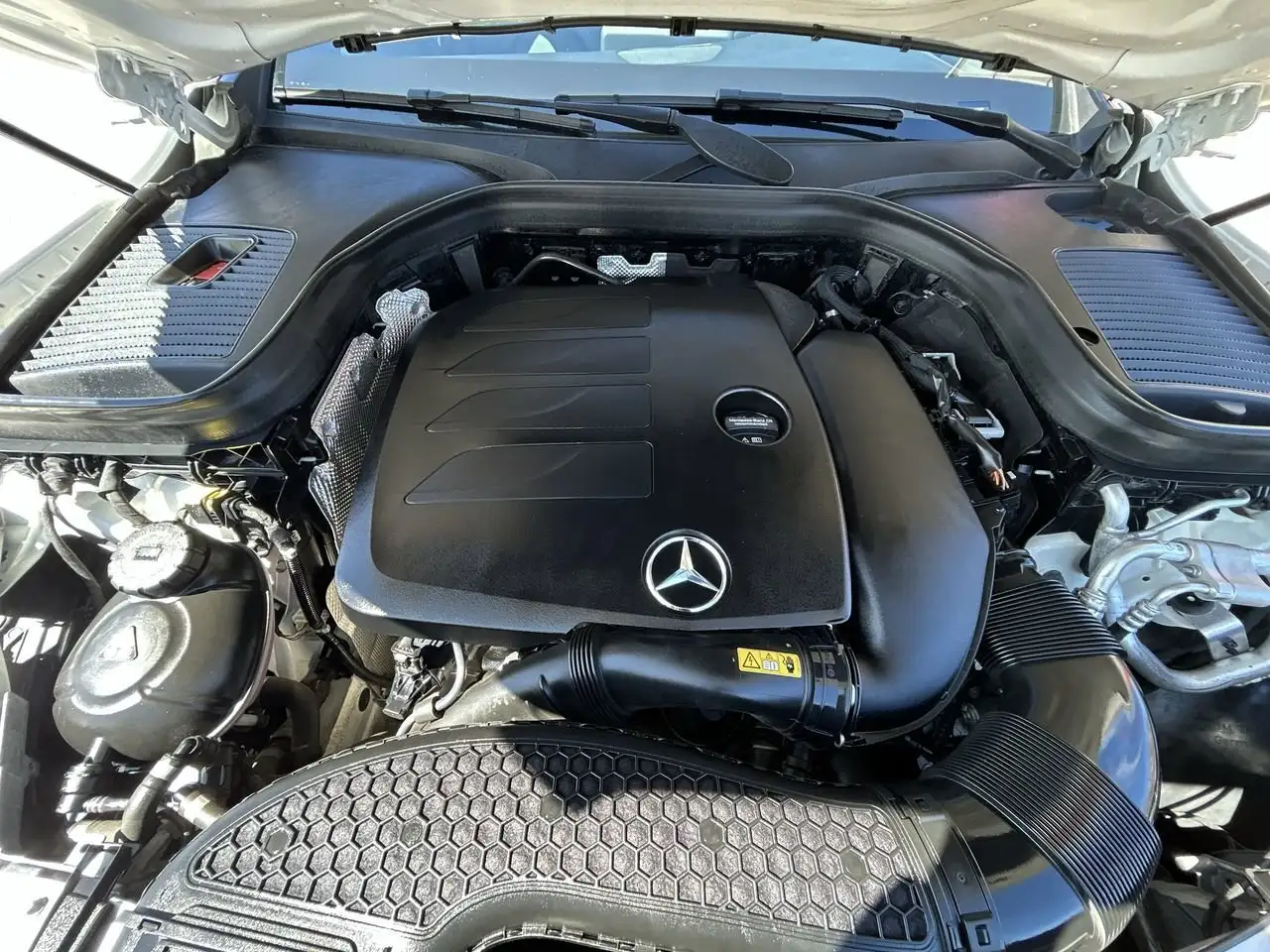 Mercedes-Benz GLC снимка Mercedes-Benz GLC