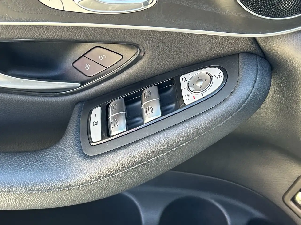 Mercedes-Benz GLC снимка Mercedes-Benz GLC