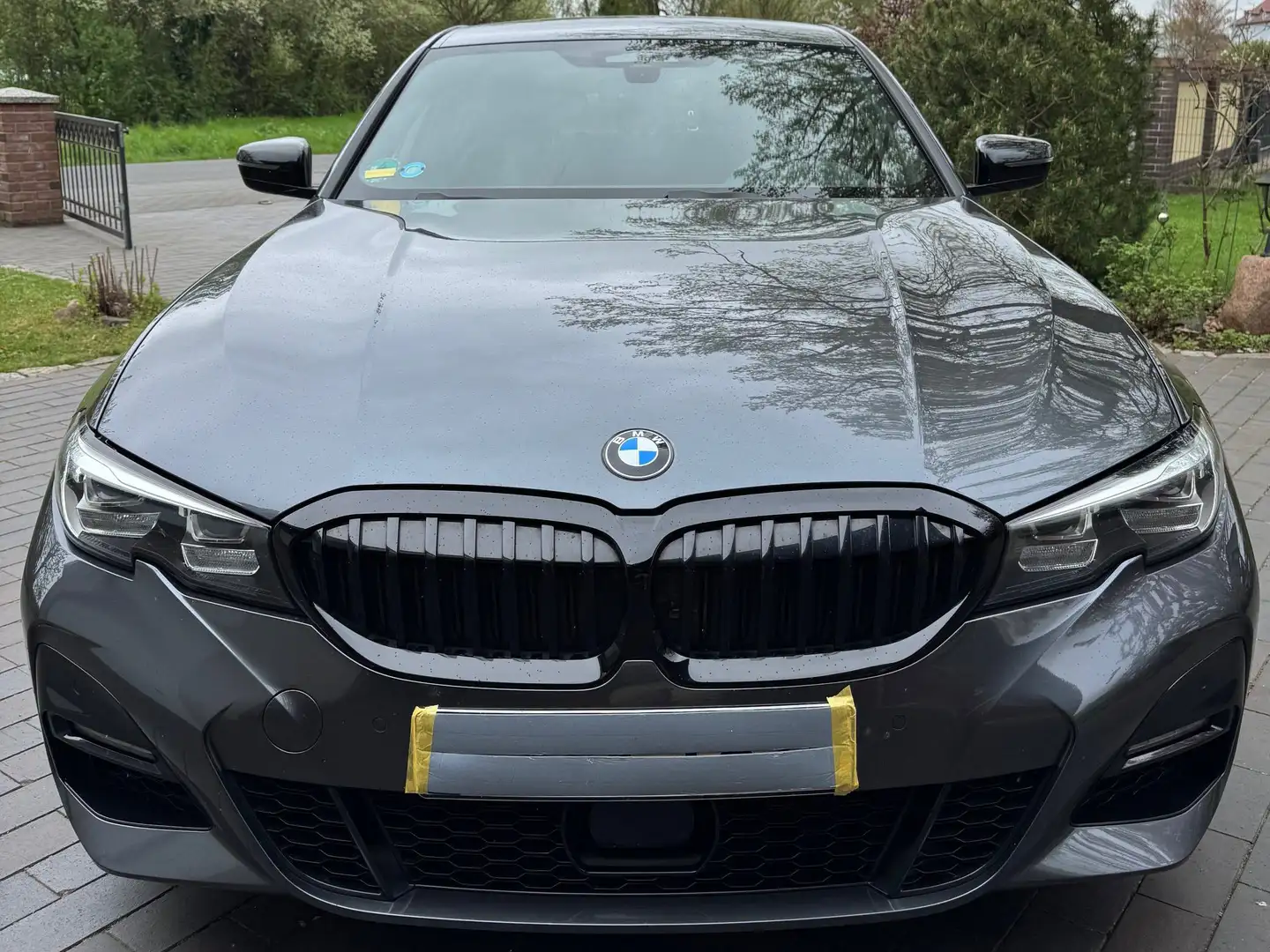 BMW 320 320d xDrive GT Aut. M Sport Grau - 2