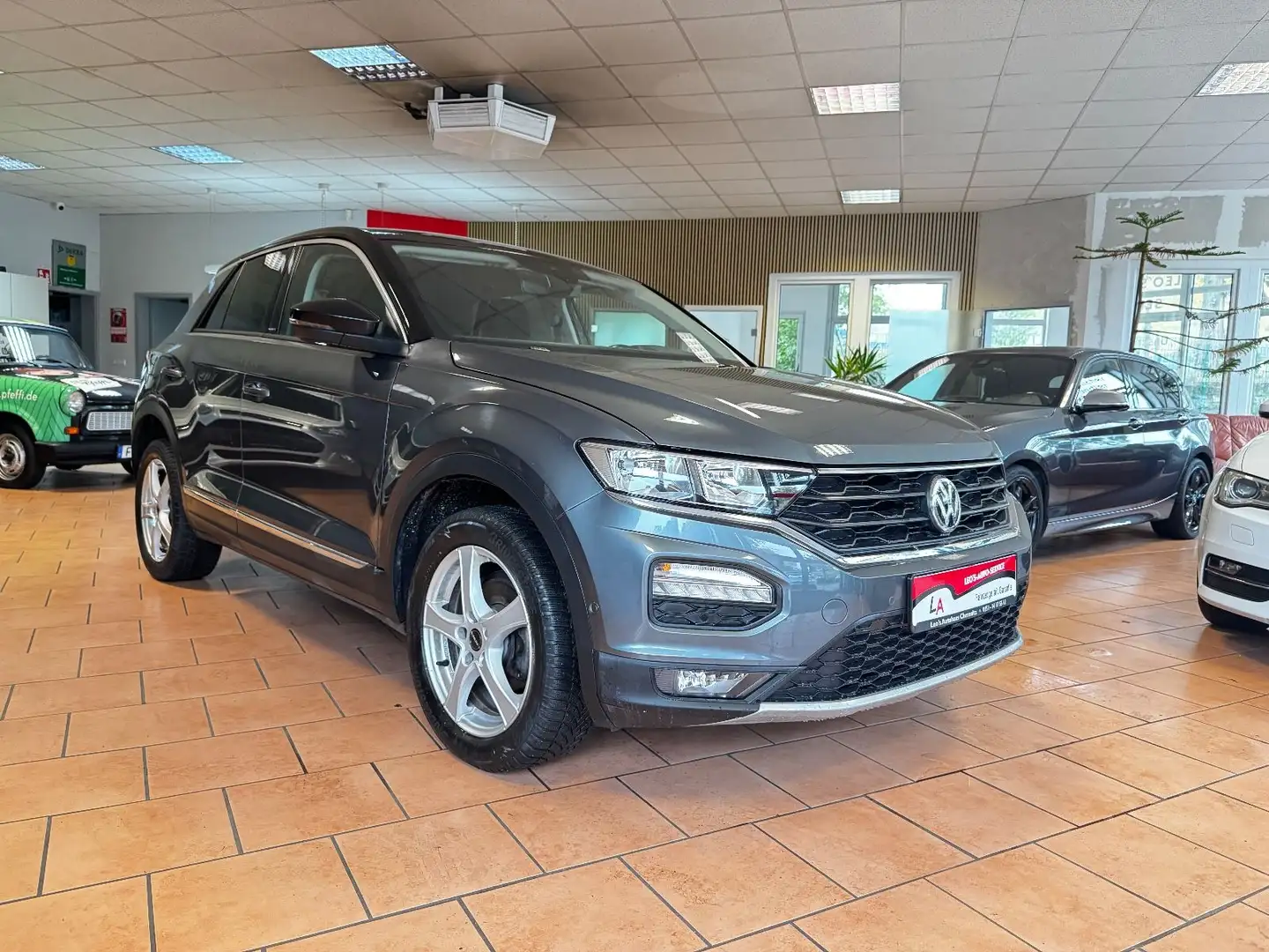 Volkswagen T-Roc IQ.DRIVE Grau - 1
