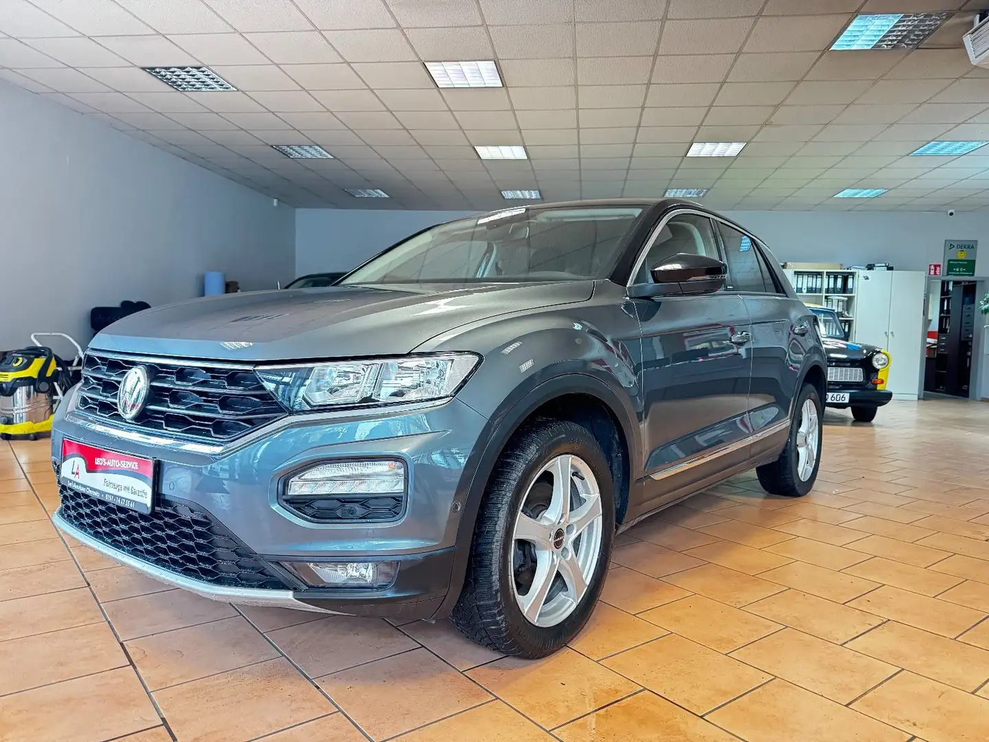 Volkswagen T-Roc IQ.DRIVE Grau - 2