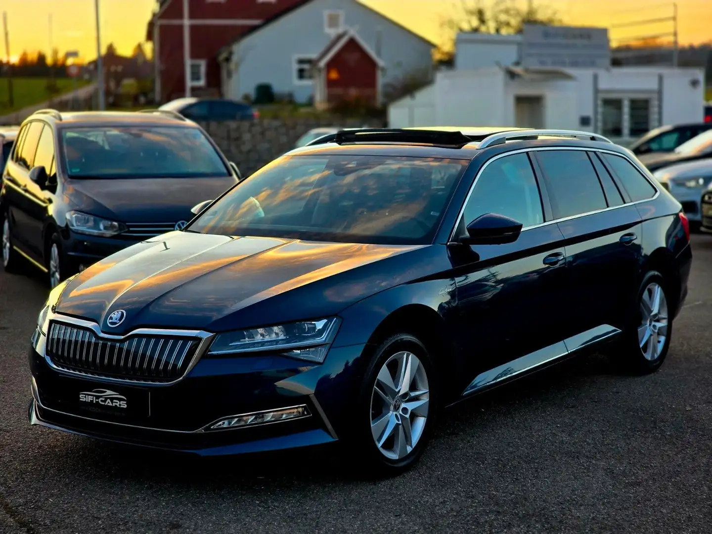Skoda Superb Combi L&K iV*VIRT*NAVI*LEDER*PANO*AHK*360 Blau - 2