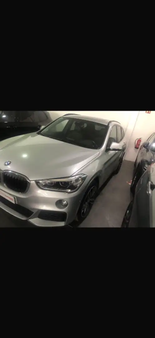 BMW X1 xDrive 20dA Plateado - 1