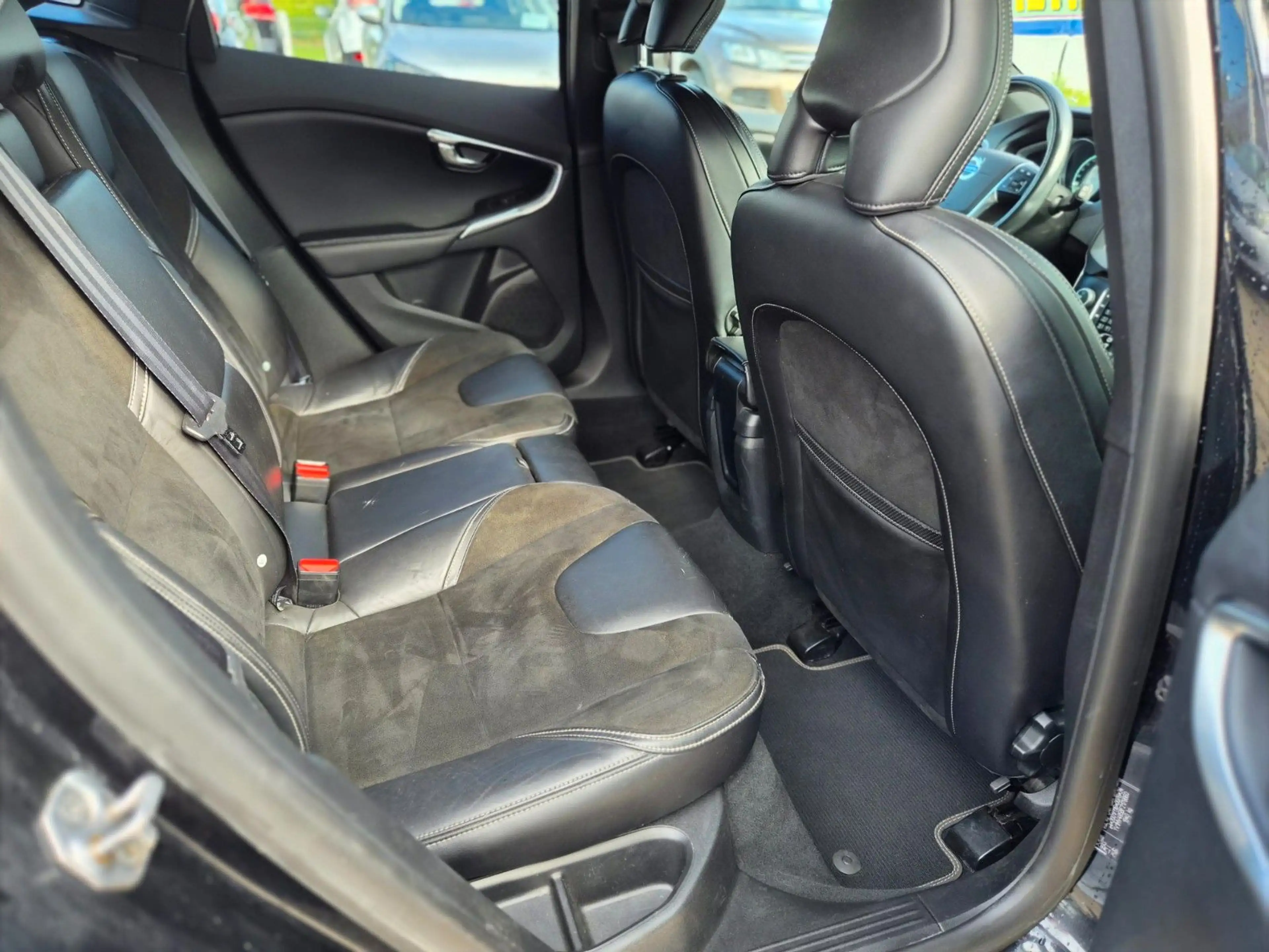 Volvo V40 R-Design Automatik/Navi/Leder/PDC/Garantie — photo 23