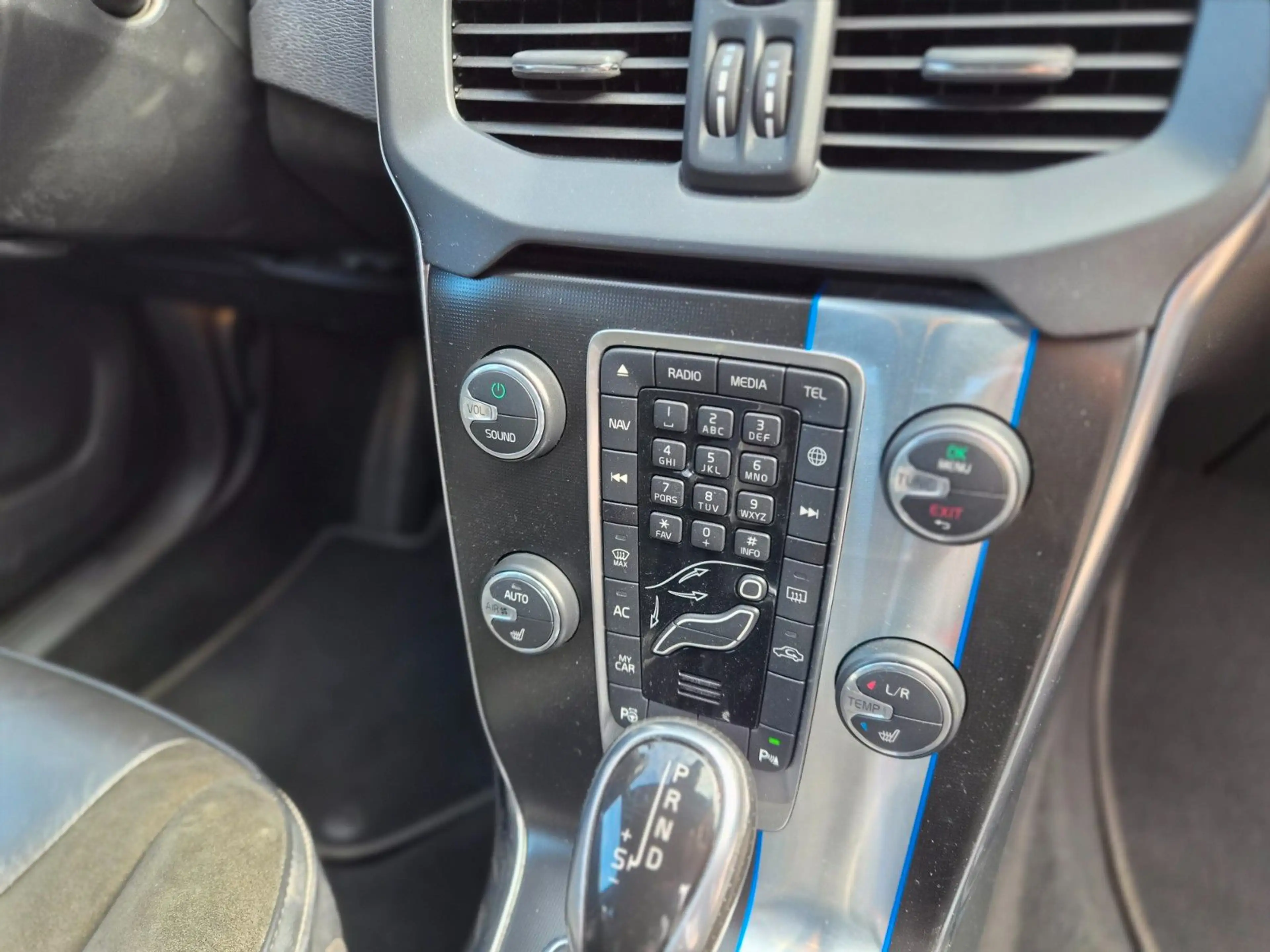 Volvo V40 R-Design Automatik/Navi/Leder/PDC/Garantie — photo 19