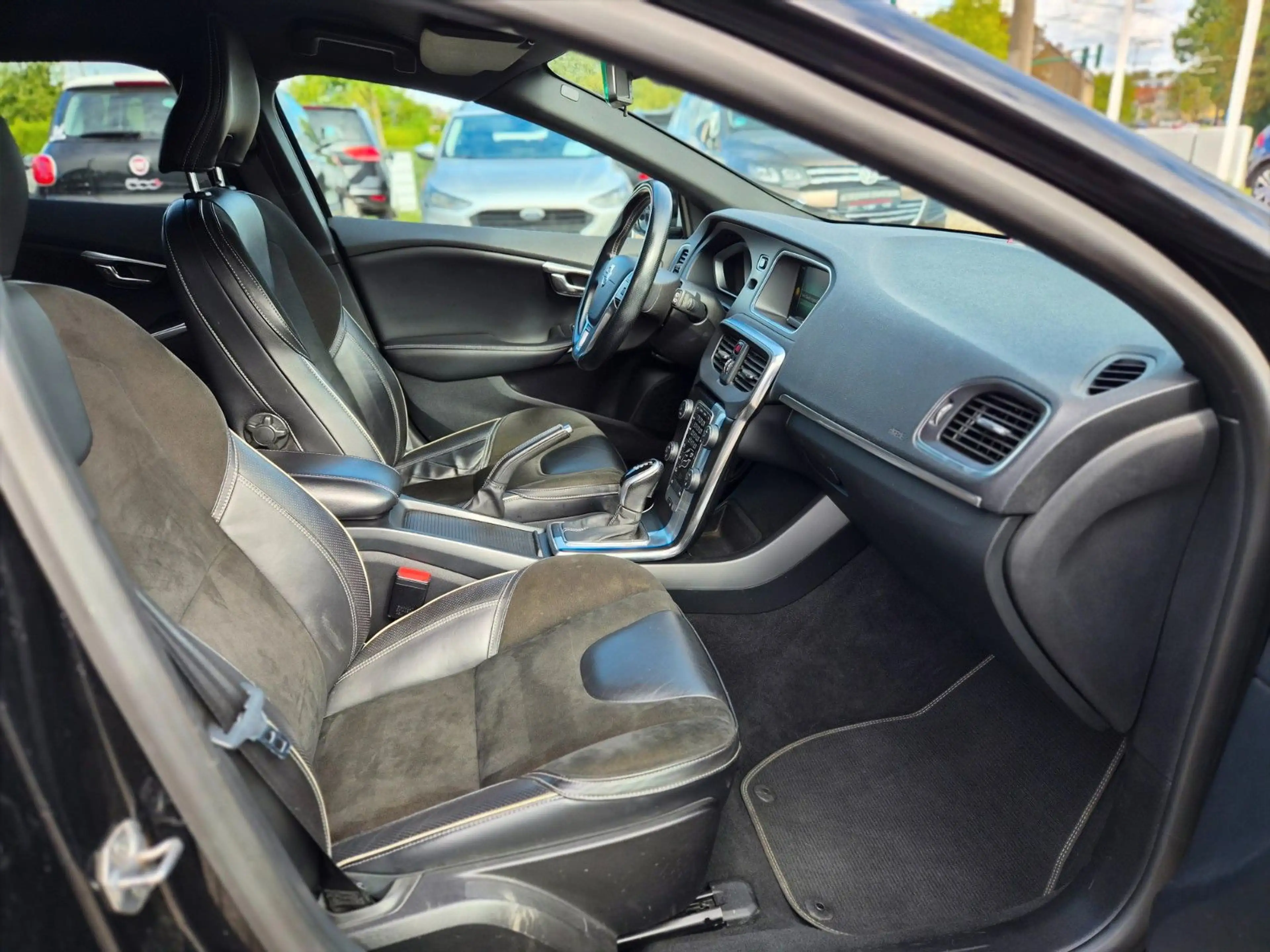 Volvo V40 R-Design Automatik/Navi/Leder/PDC/Garantie — photo 16