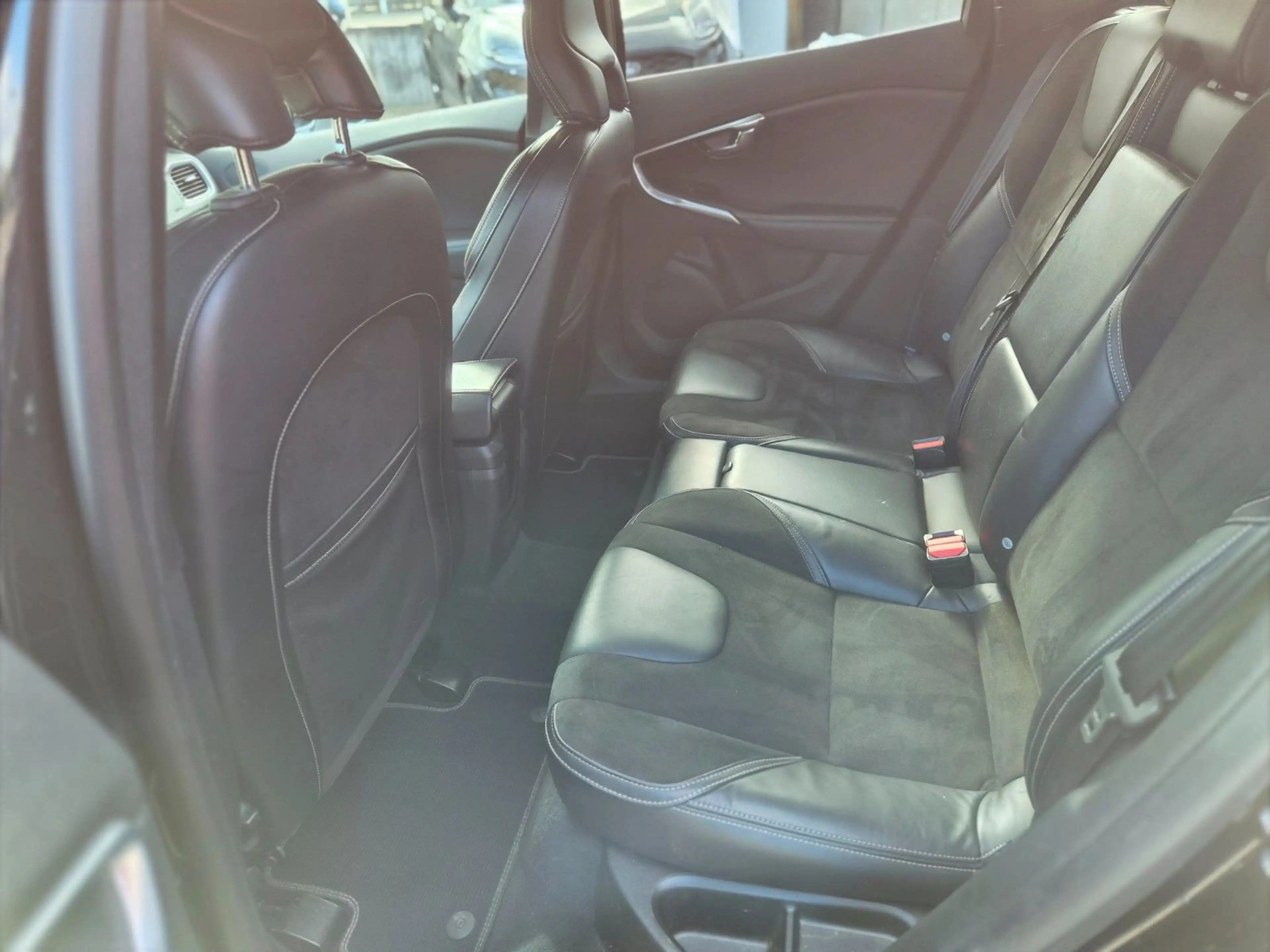 Volvo V40 R-Design Automatik/Navi/Leder/PDC/Garantie — photo 24