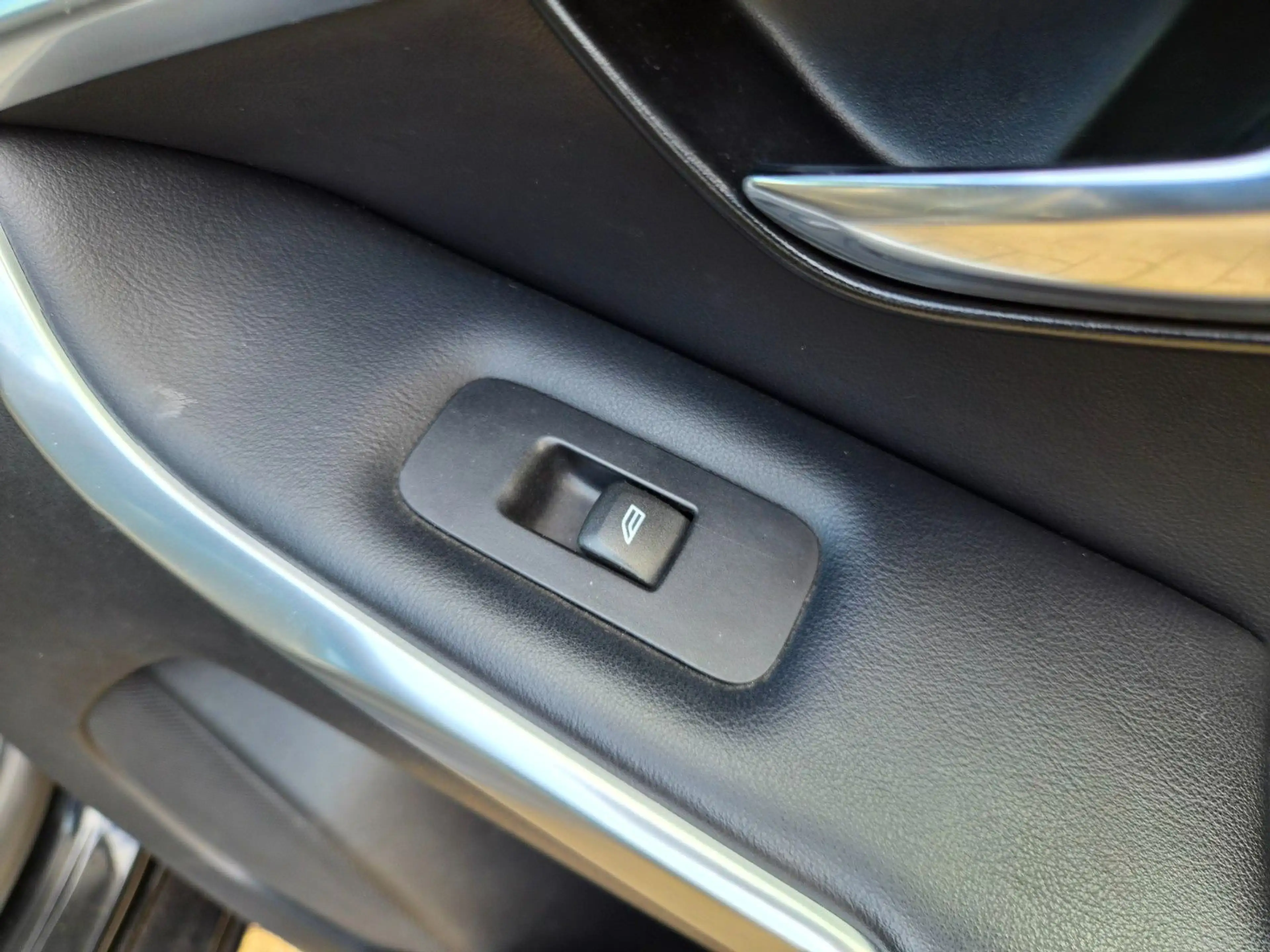 Volvo V40 R-Design Automatik/Navi/Leder/PDC/Garantie — photo 22