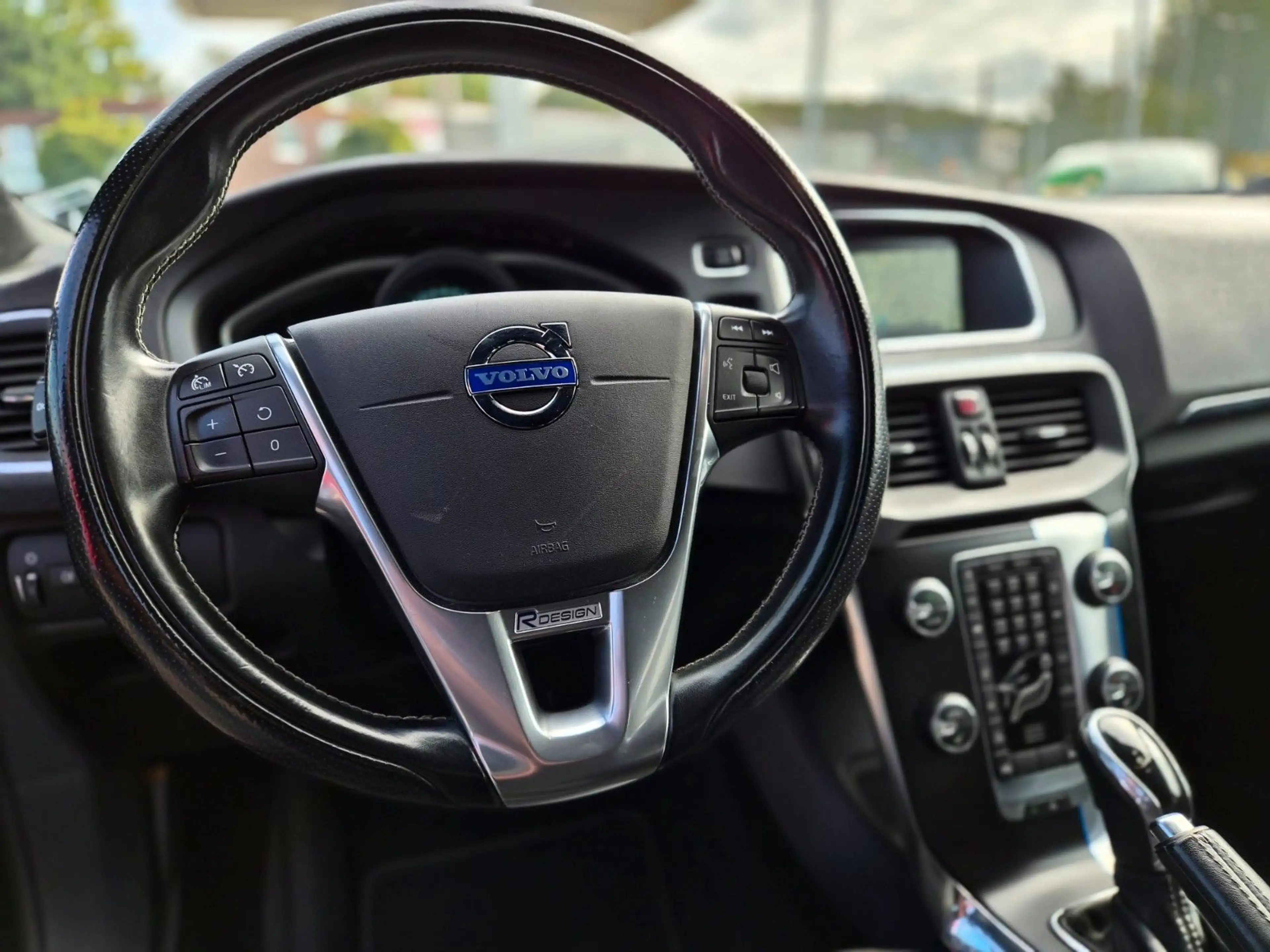 Volvo V40 R-Design Automatik/Navi/Leder/PDC/Garantie — photo 14