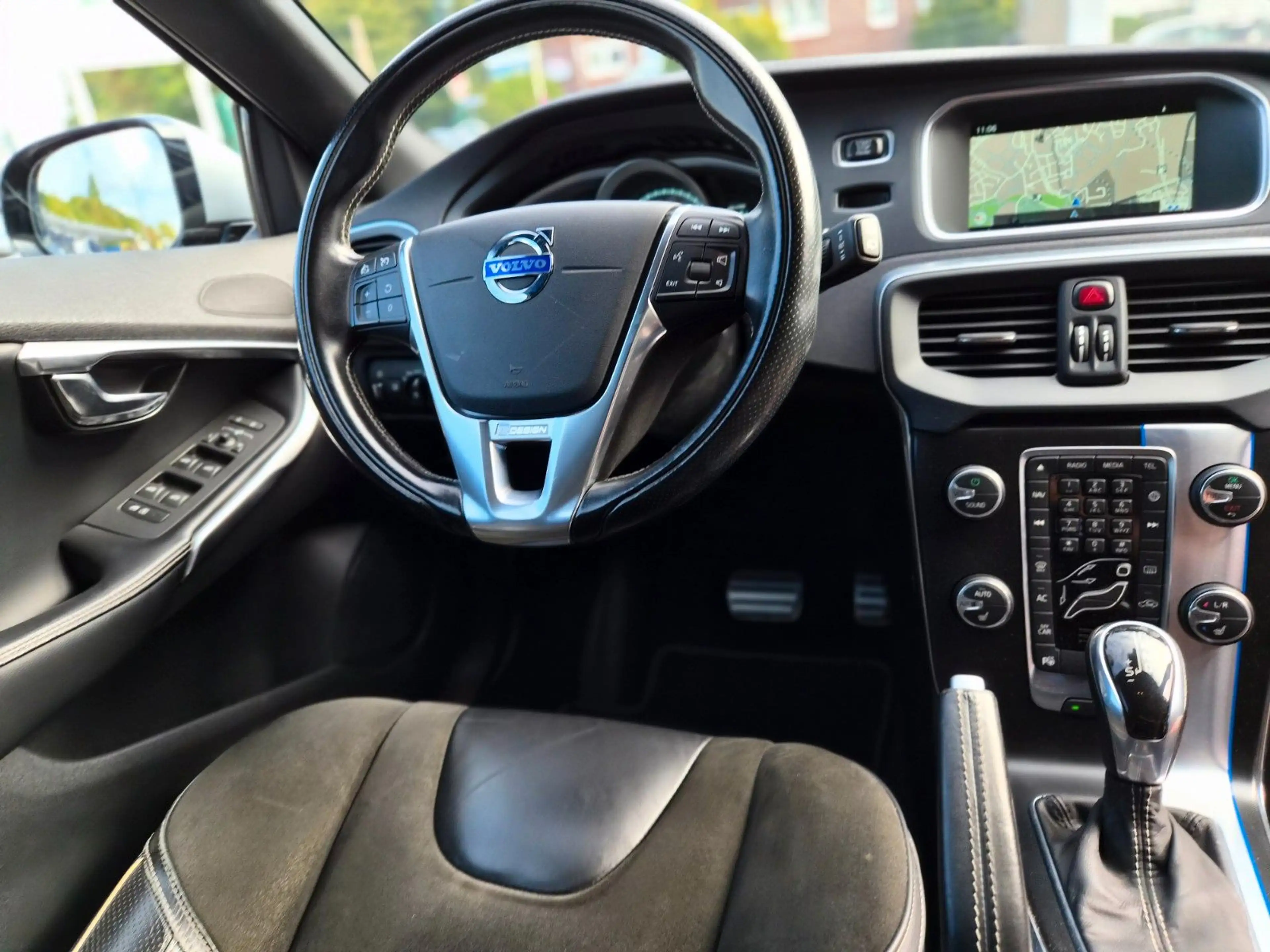 Volvo V40 R-Design Automatik/Navi/Leder/PDC/Garantie — photo 15