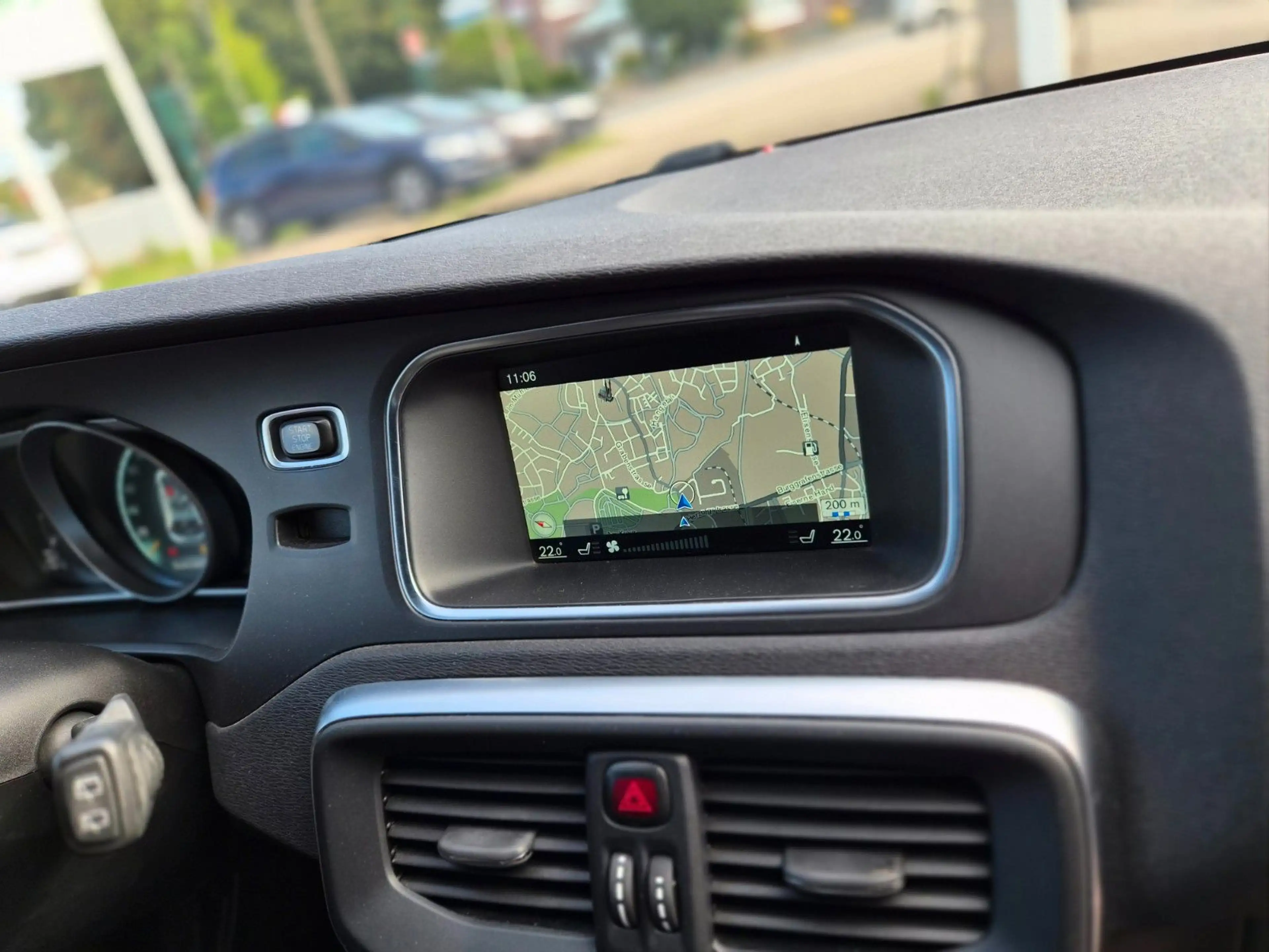 Volvo V40 R-Design Automatik/Navi/Leder/PDC/Garantie — photo 18