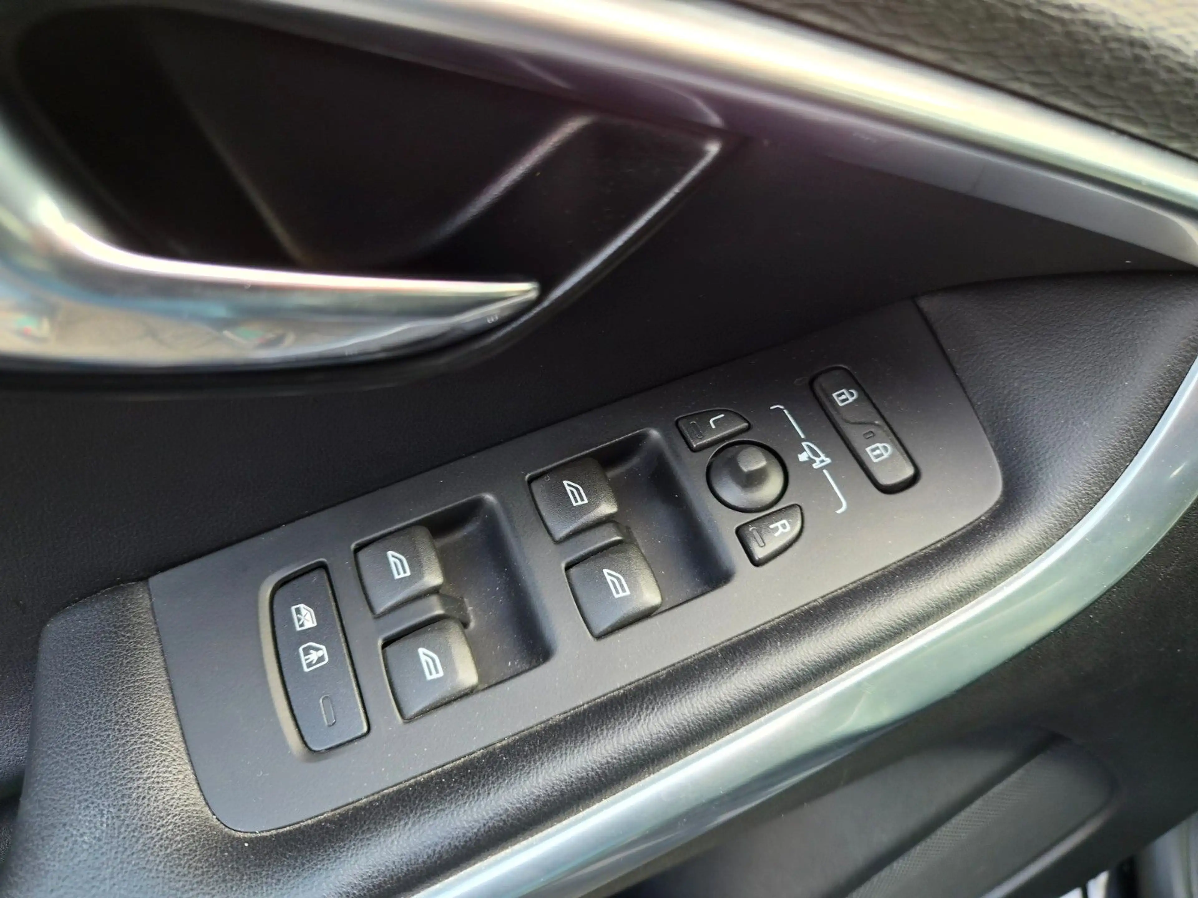 Volvo V40 R-Design Automatik/Navi/Leder/PDC/Garantie — photo 26