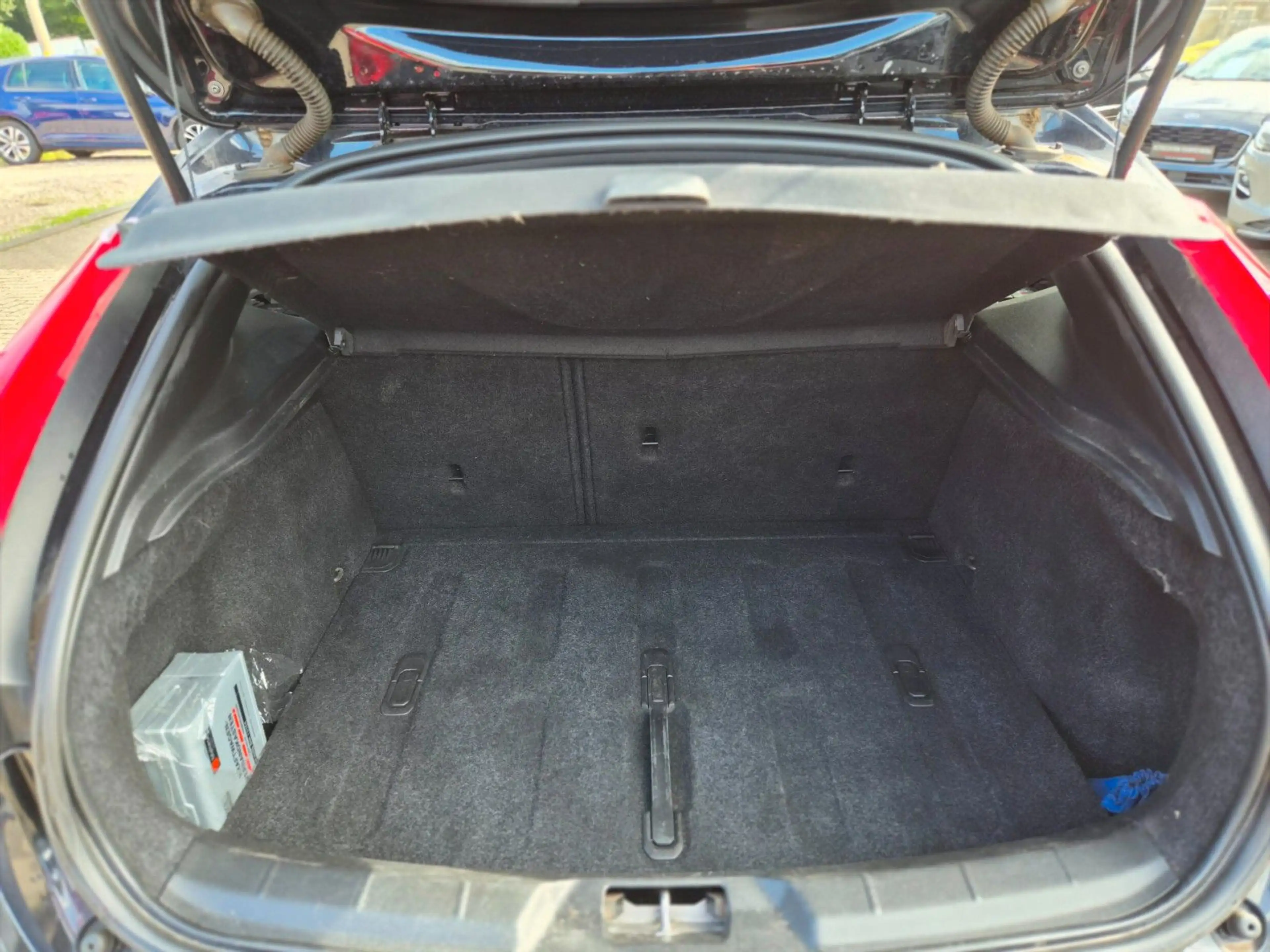 Volvo V40 R-Design Automatik/Navi/Leder/PDC/Garantie — photo 28