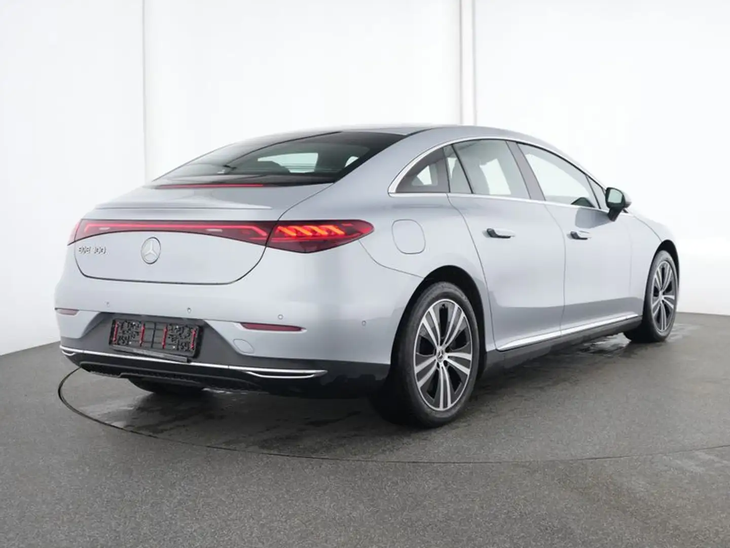 Mercedes-Benz EQE 300 Electric Art/LED/Kamera/Distronic/AHK/ Stříbrná - 2