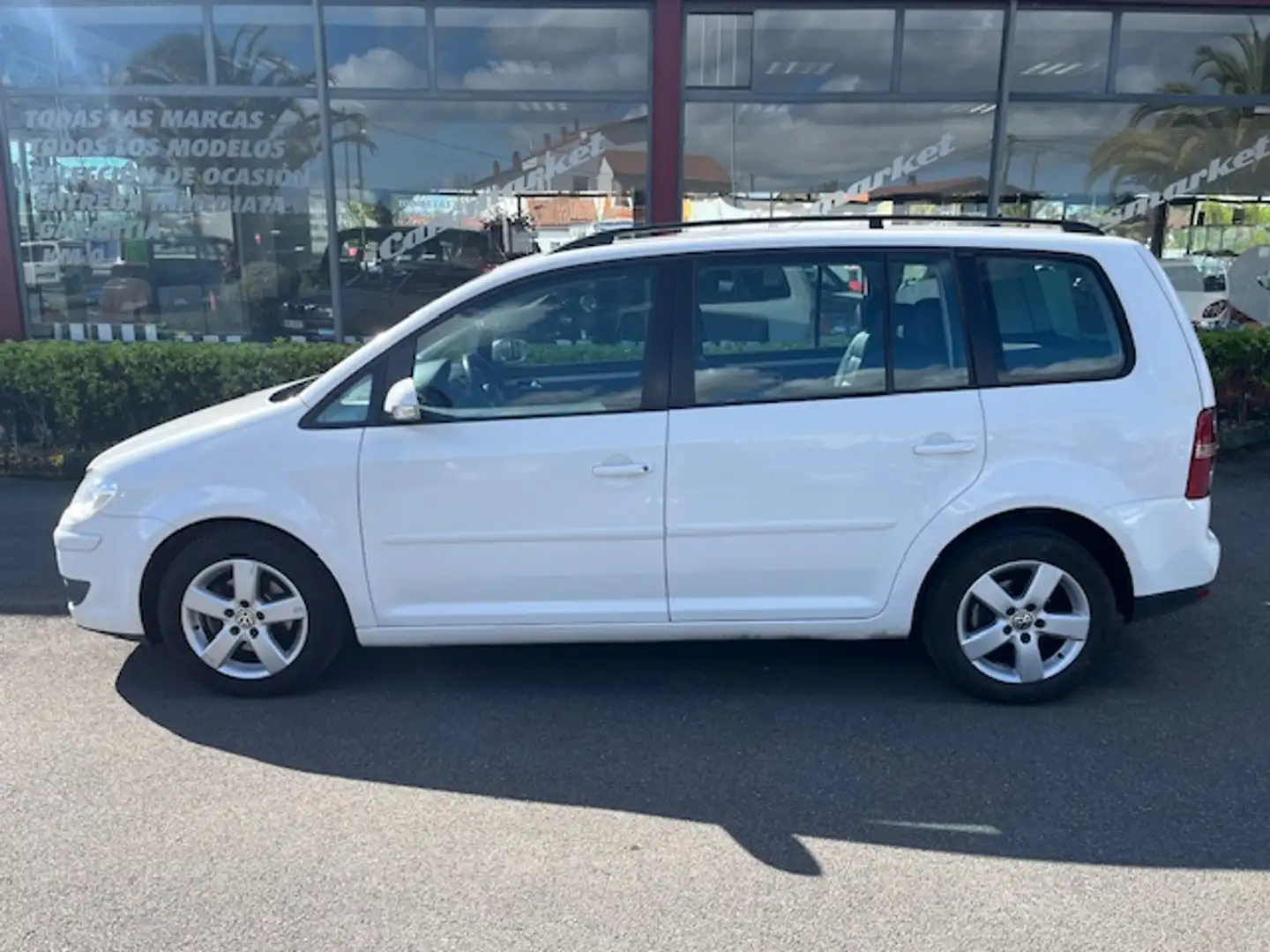 Volkswagen Touran 1.9TDI Advance 105 Blanco - 2