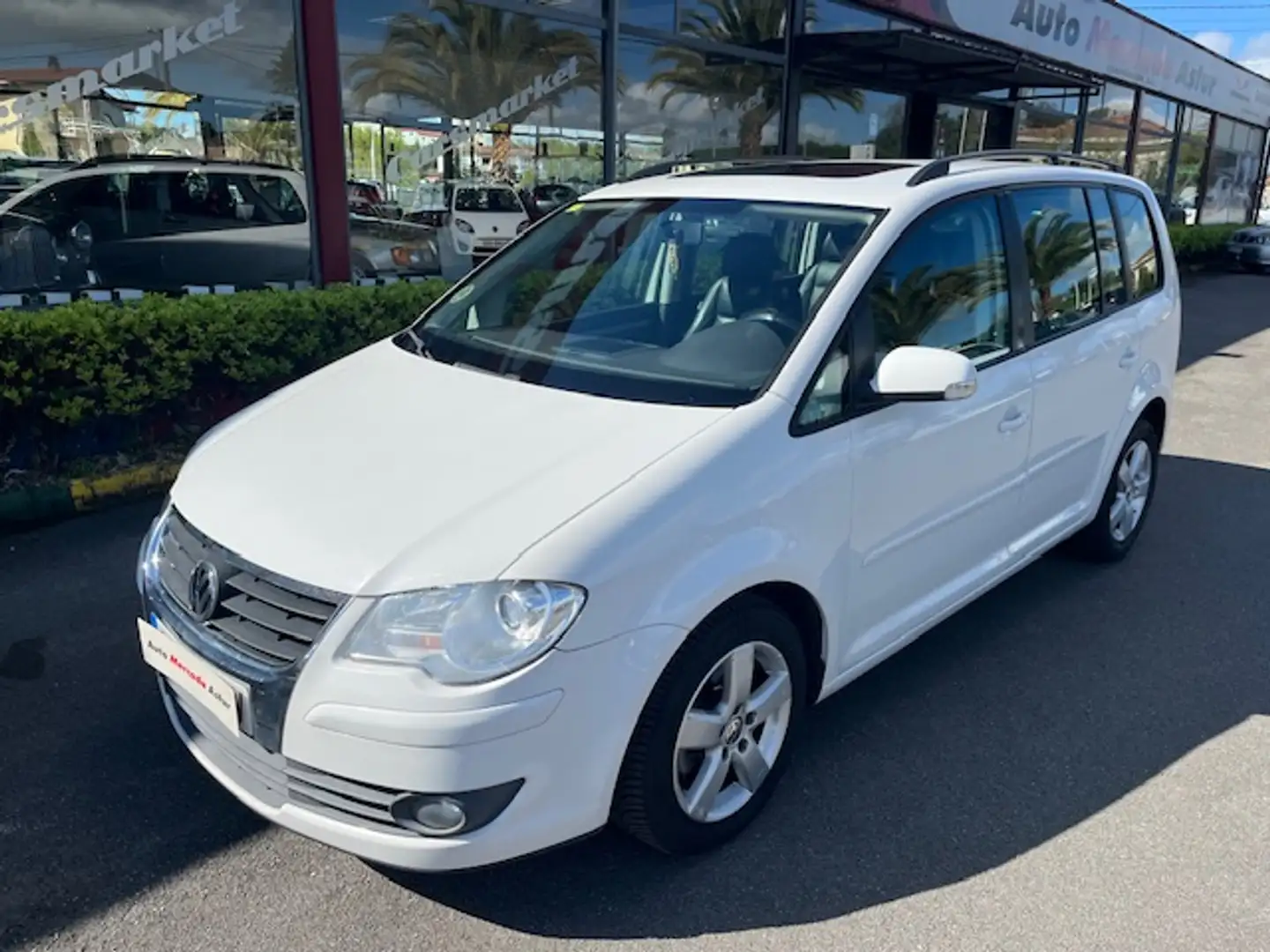 Volkswagen Touran 1.9TDI Advance 105 Blanco - 1