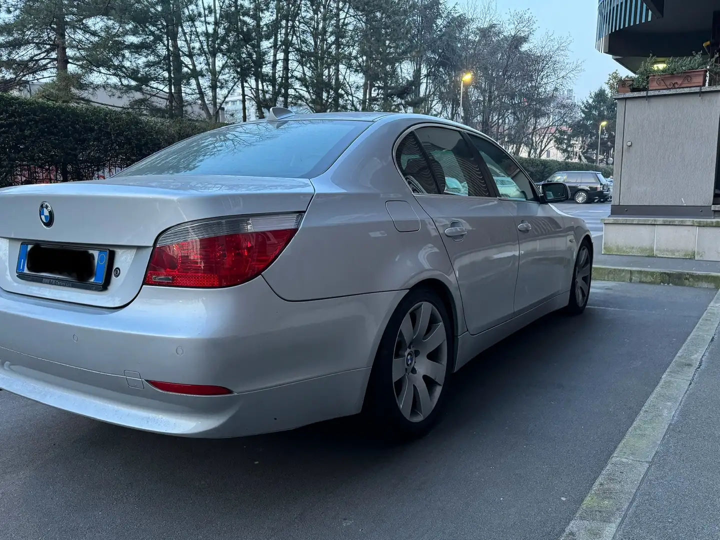 BMW 535 535d srebrna - 2