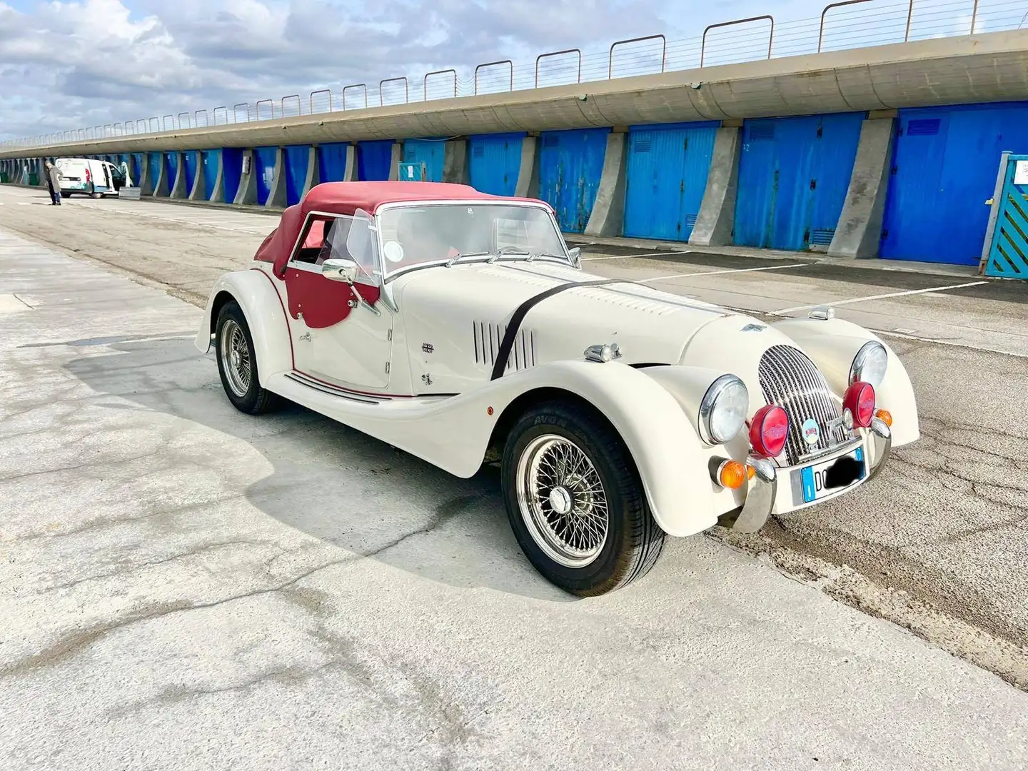 Morgan Plus 4 Weiß - 2