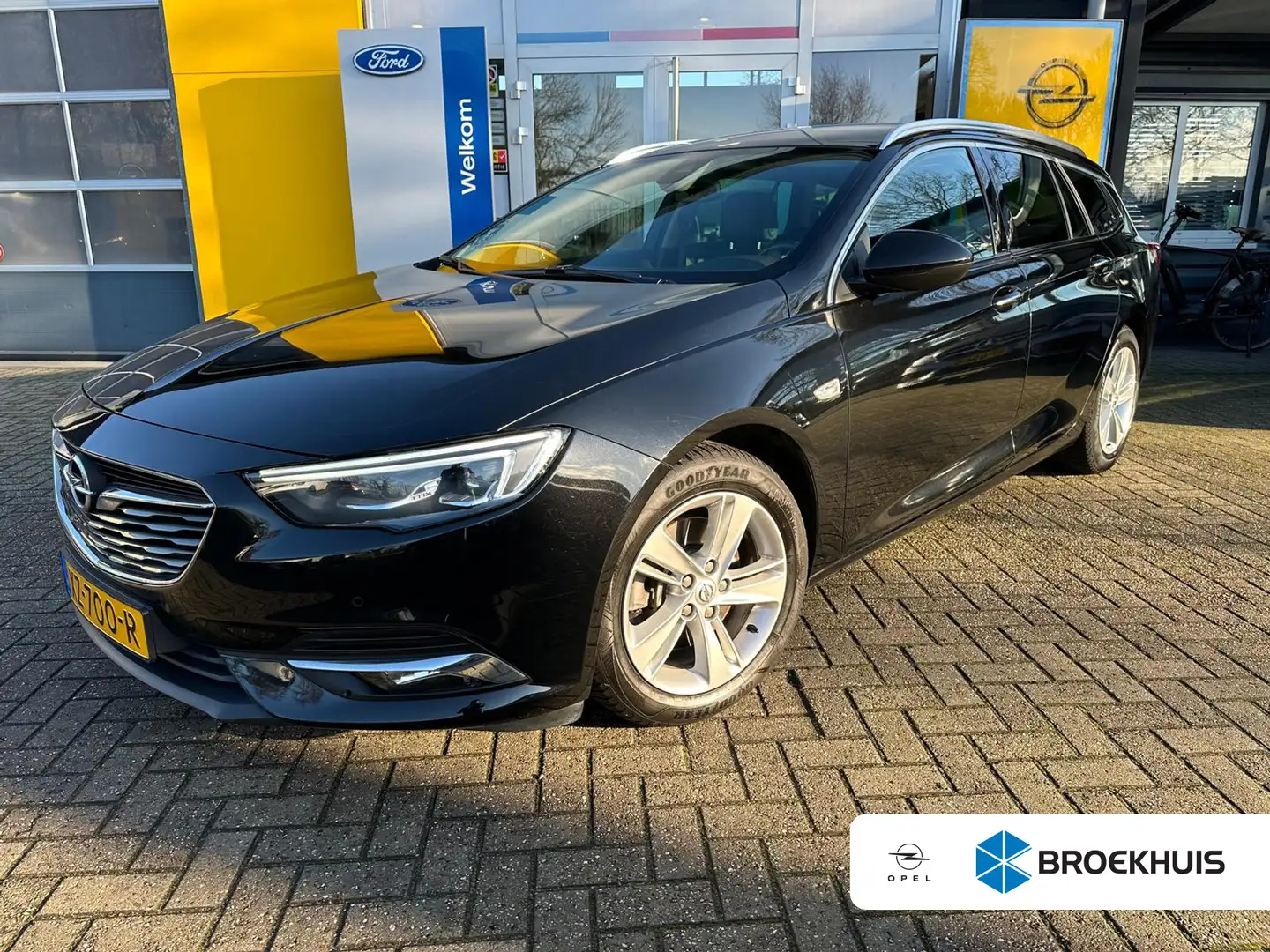 Opel Insignia Sports Tourer 1.5 Turbo 165PK Innovation AUTOMAAT Zwart - 1