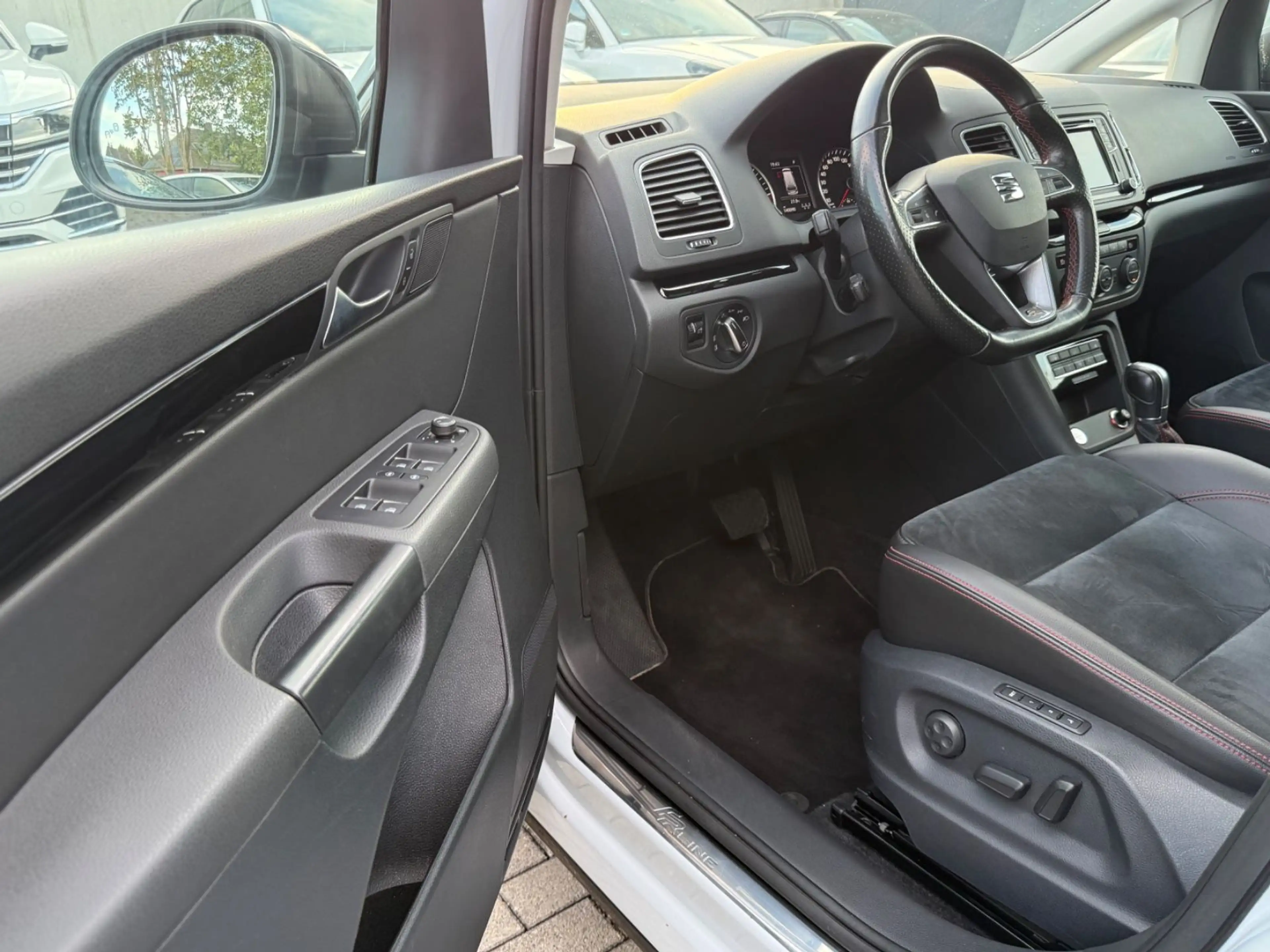 SEAT Alhambra FR Line 2.0 TDI*DSG*7-Sitz*AHK*StdHzg* — photo 6