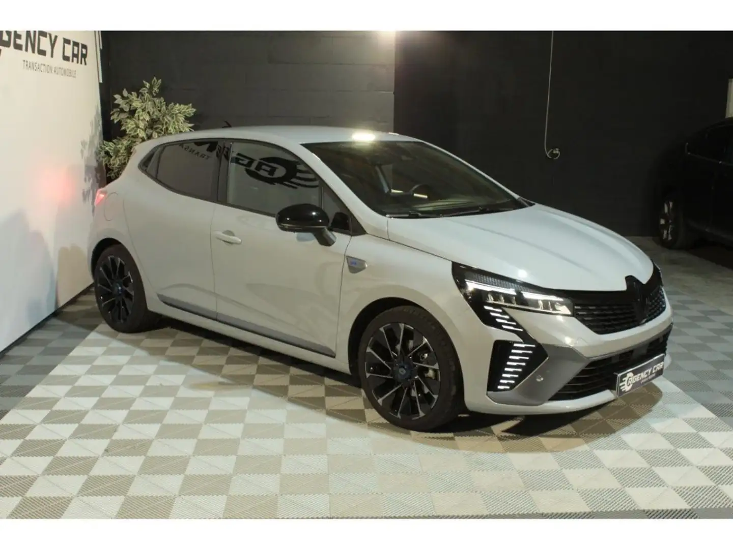 Renault Clio 5 Esprit Alpine 1.6 E-Tech Hybride 145ch - Première main Grijs - 2