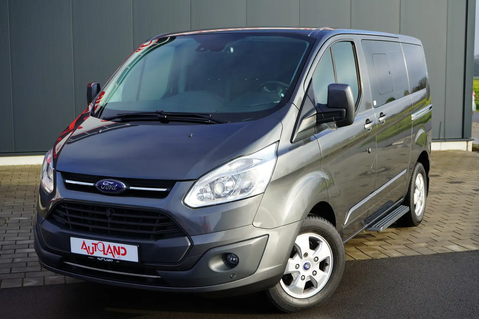 Ford Tourneo Custom Kombi 2.0 TDCi 310 L1 9-Sitzer Grau - 2