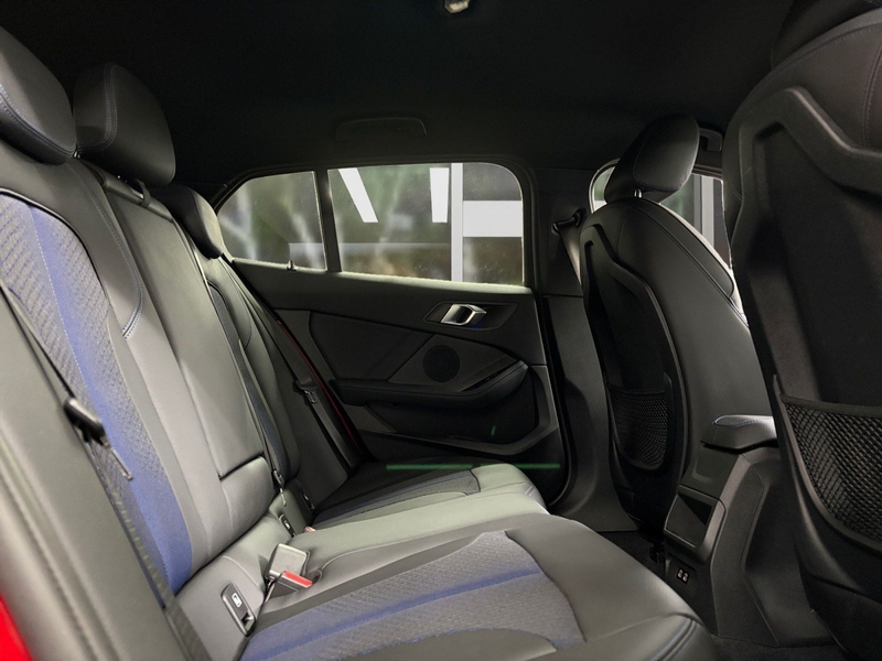 BMW 118 i M Sport Aut., Rentnerfahrzeug, 2.Hand — photo 11