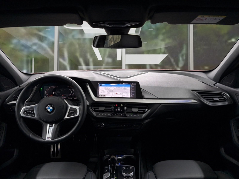 BMW 118 i M Sport Aut., Rentnerfahrzeug, 2.Hand — photo 9