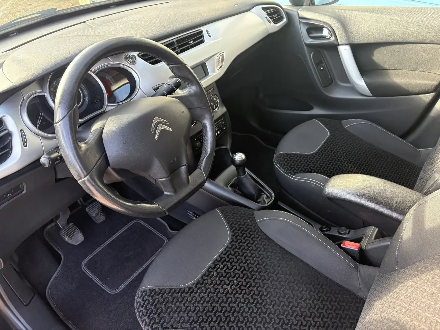 Citroen C3 1.4 VTi Ligne Business, climate/cruise control Zwart - 2