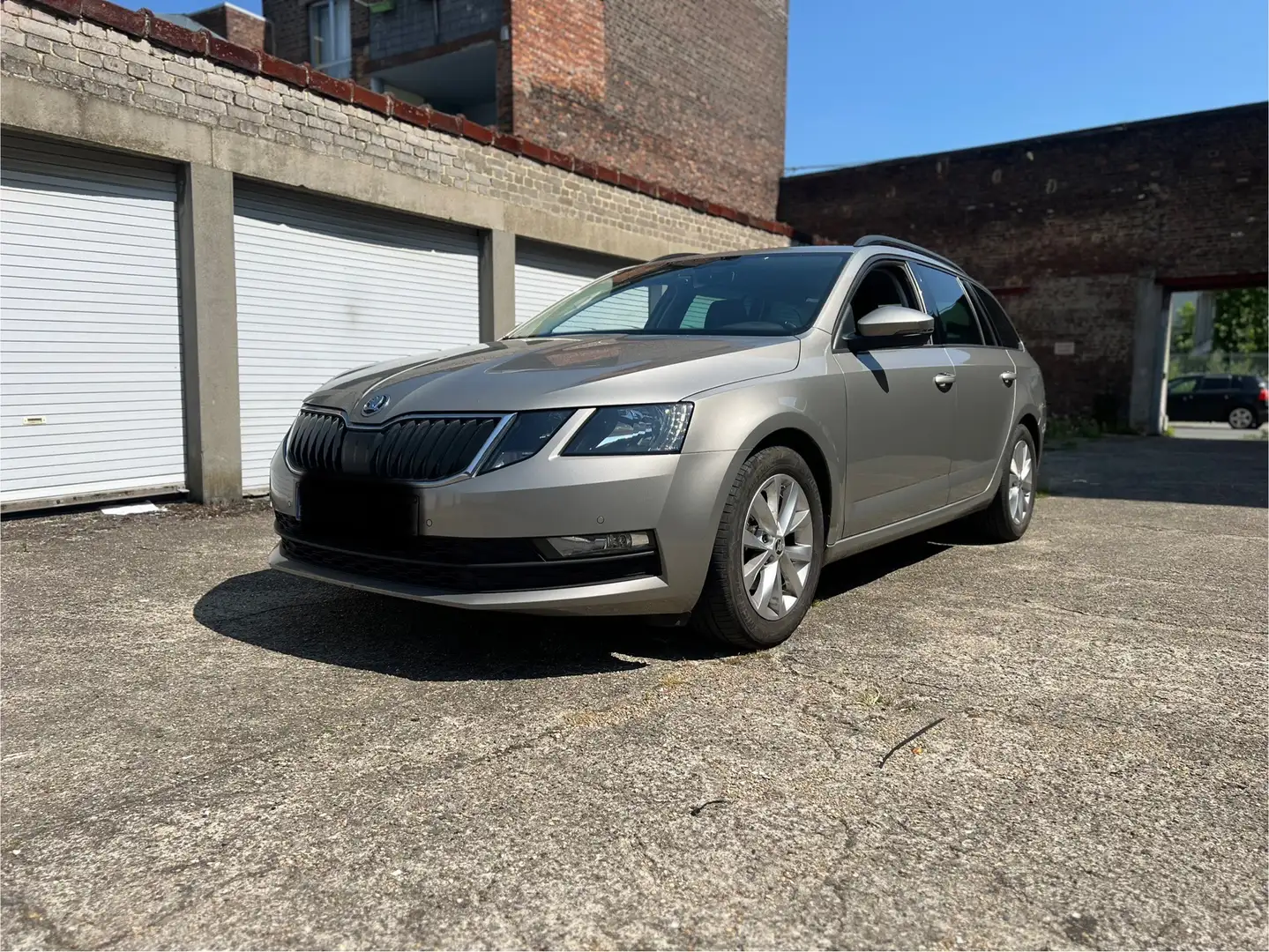 Skoda Octavia SW 1.6 CR TDi Active Grijs - 1