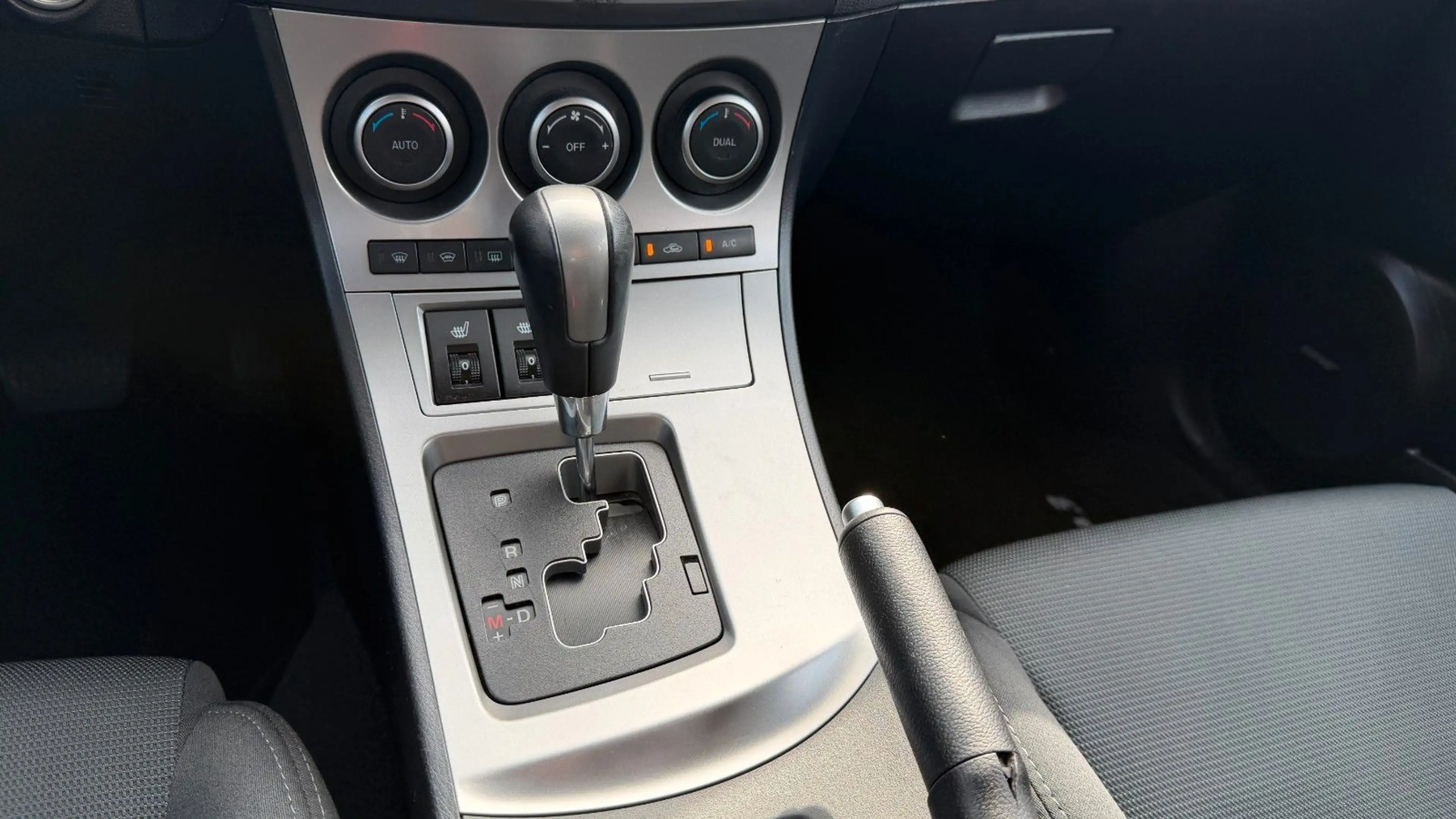 Mazda 3 Sports-Line 1-Hand Scheckheft 8-fach bereift — photo 14