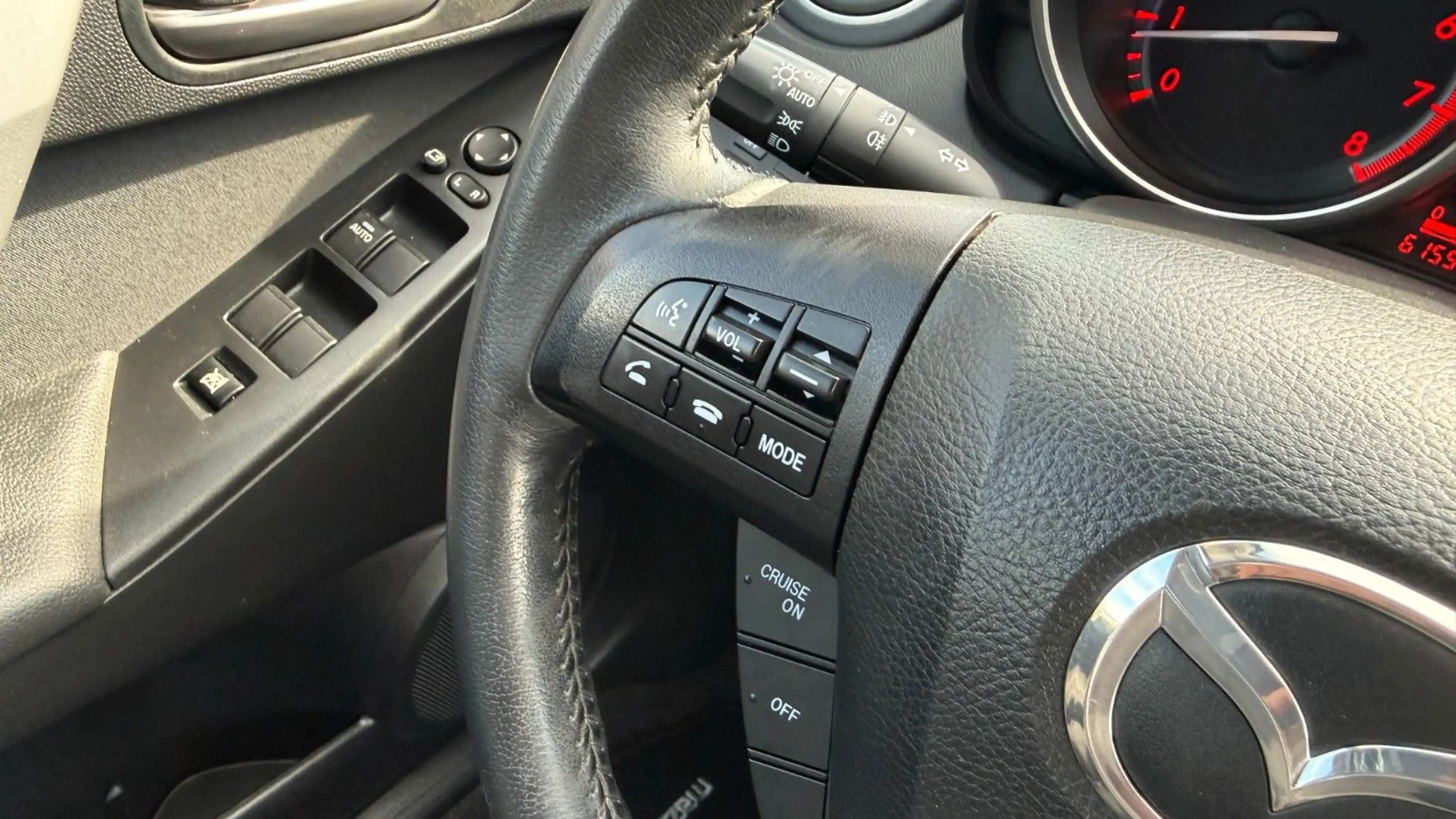 Mazda 3 Sports-Line 1-Hand Scheckheft 8-fach bereift — photo 15