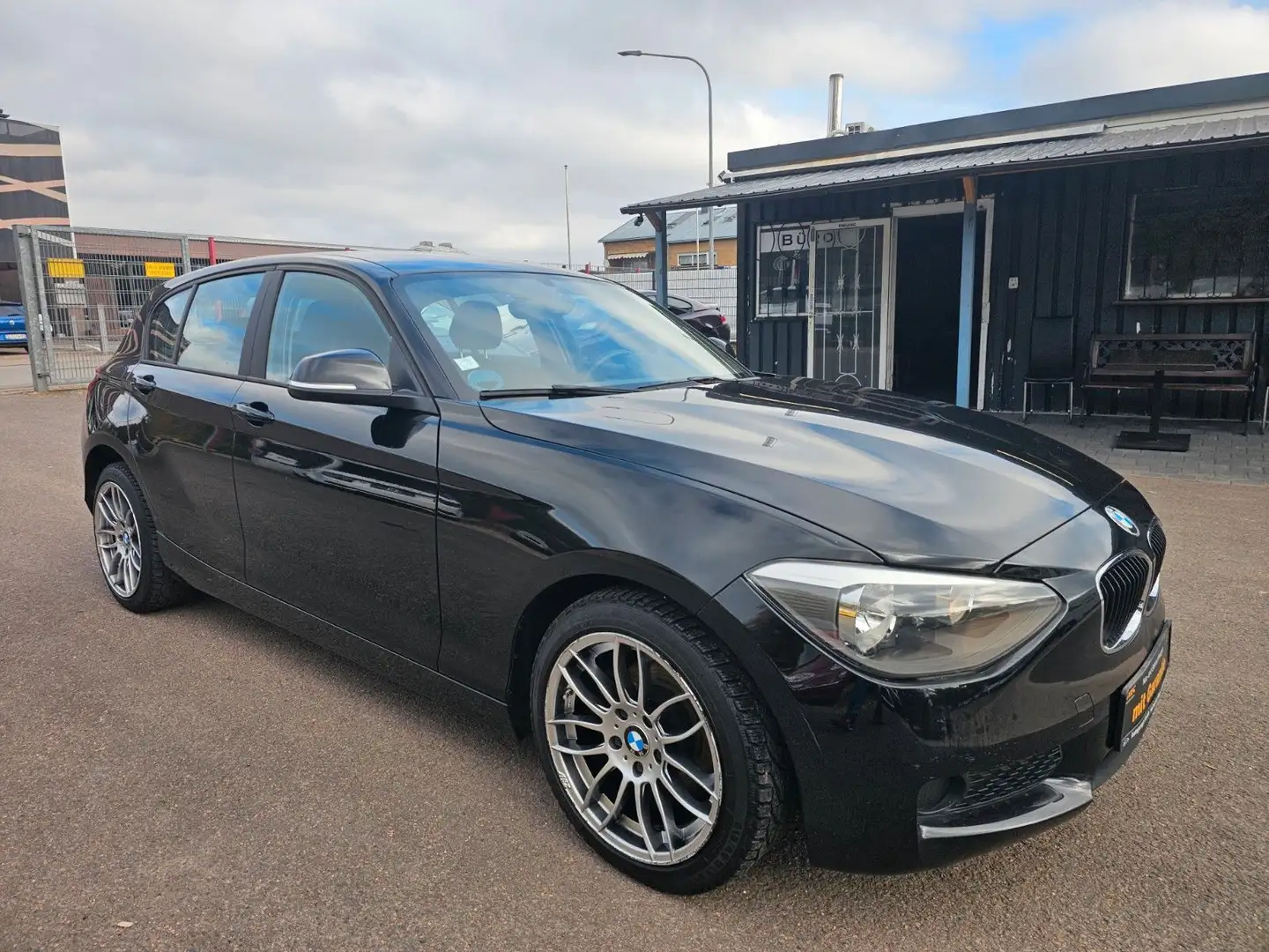 BMW 116 i Euro 6 Schwarz - 2