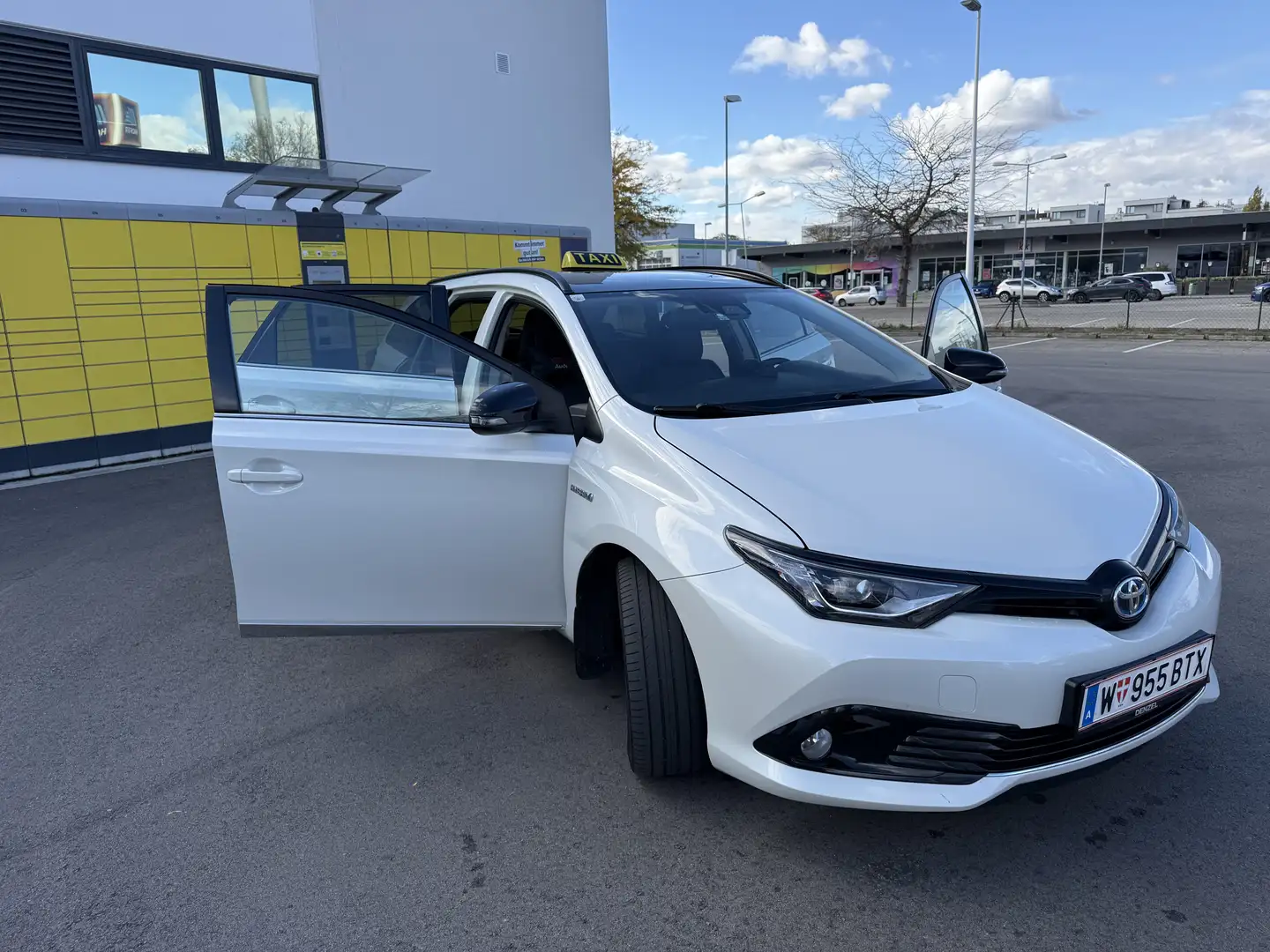 Toyota Auris 1.8 VVT-i Hybrid  Touring Sport - 2