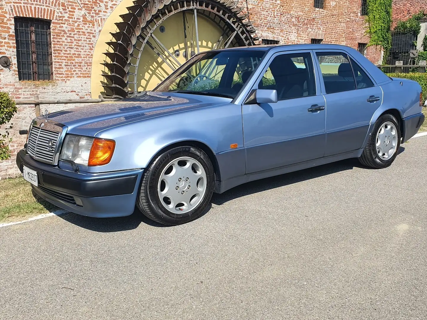 Mercedes-Benz E 500 5000 8CILINDRI Blau - 1