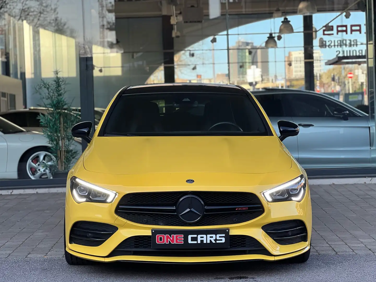 Mercedes-Benz CLA 200 Cdi Pack AMG COCKPIT-CAMERA-BIXENON-CUIR-GPS-JA19P Geel - 2