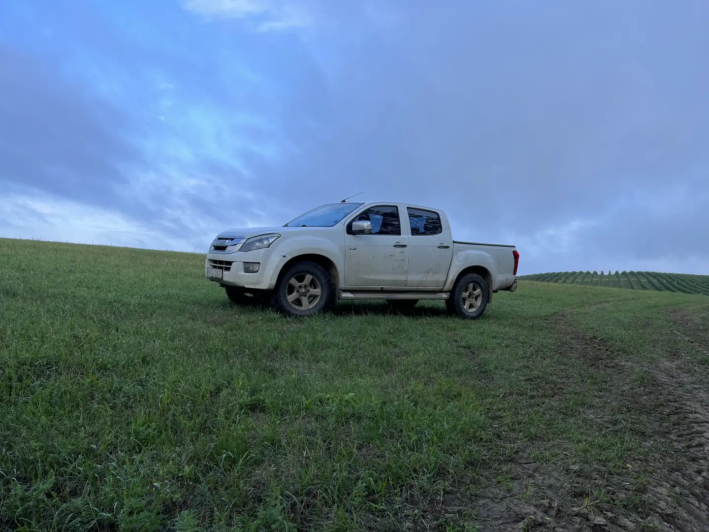 Isuzu D-Max 4x4 Double Cab Autm. Custom Weiß - 2