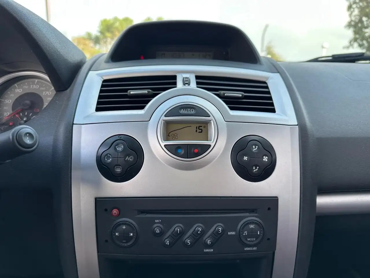 Renault Megane Berline — photo 14