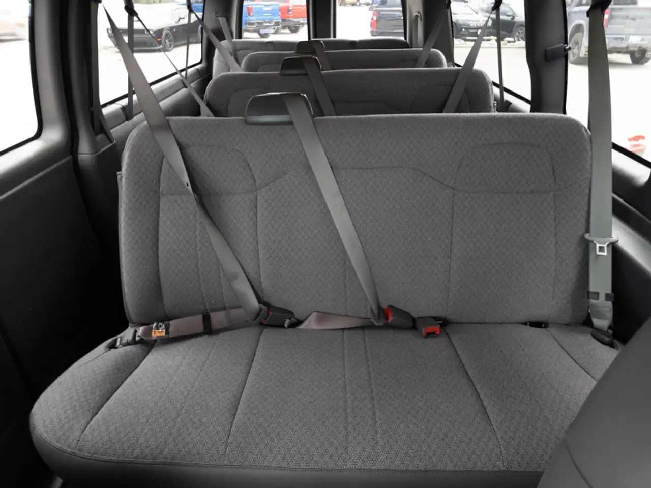 Chevrolet Express Passenger 2026 — фото 11