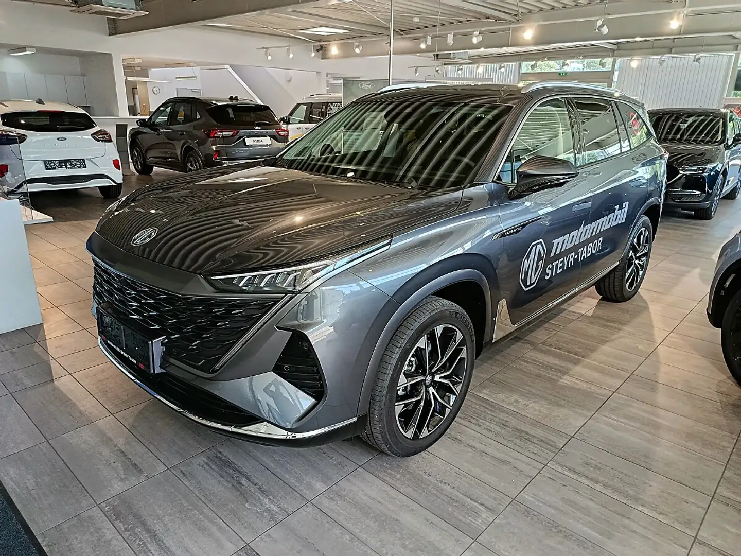 MG MGS9 1,5 PHEV+ Luxury 24,7kWh Aut. Grau - 1