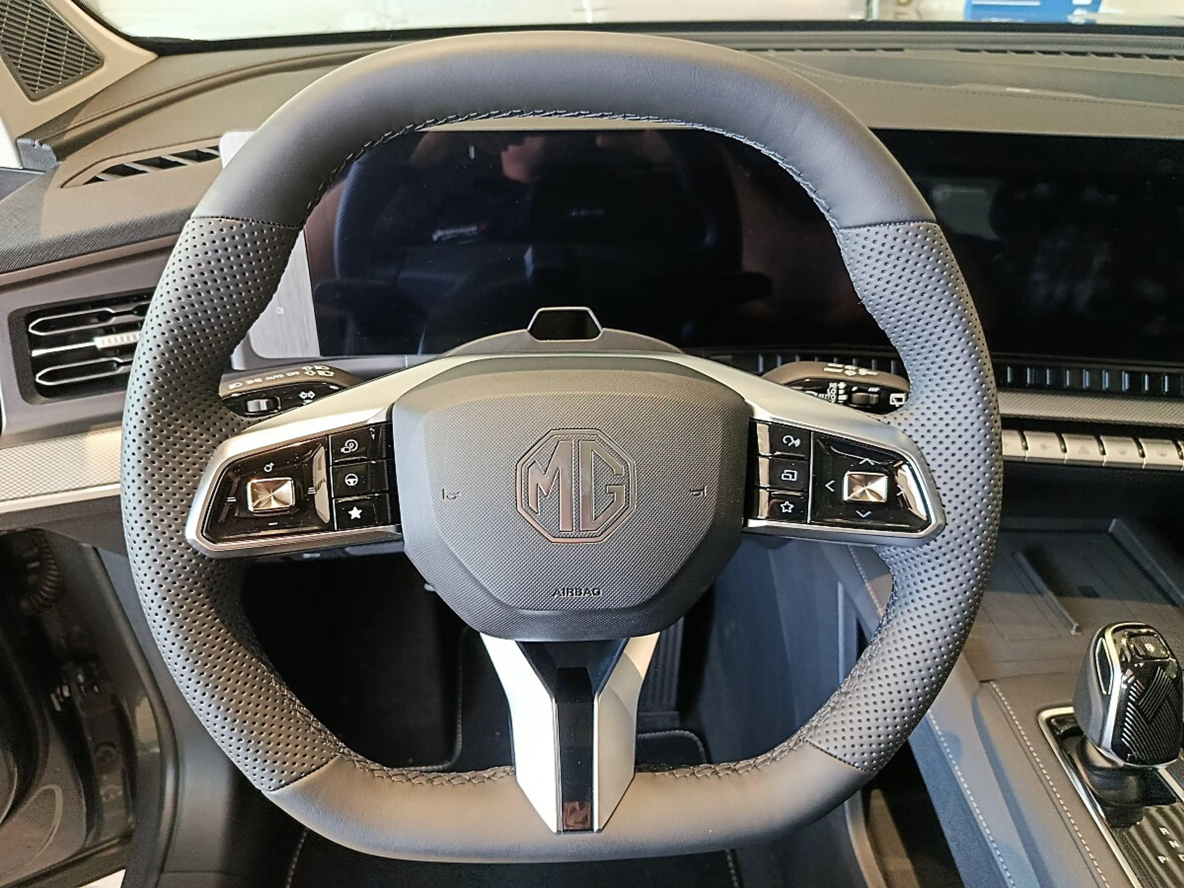 MG MGS9 1,5 PHEV+ Luxury 24,7kWh Aut. — photo 13