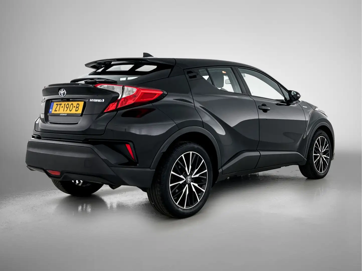 Toyota C-HR 1.8 Hybrid Active | 18 inch LM Velgen | Cruise Con Zwart - 2