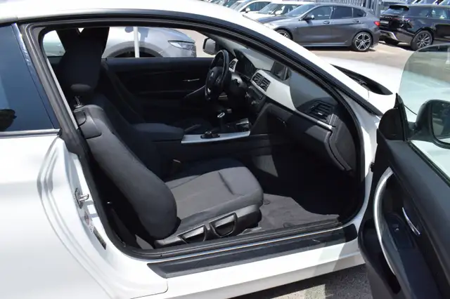 BMW 4 Series view 10