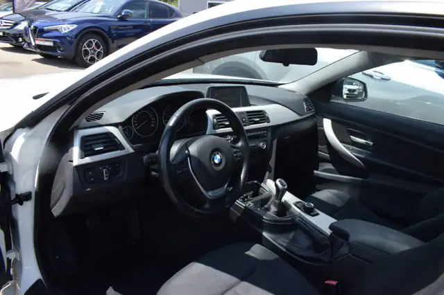 BMW 4 Series view 8