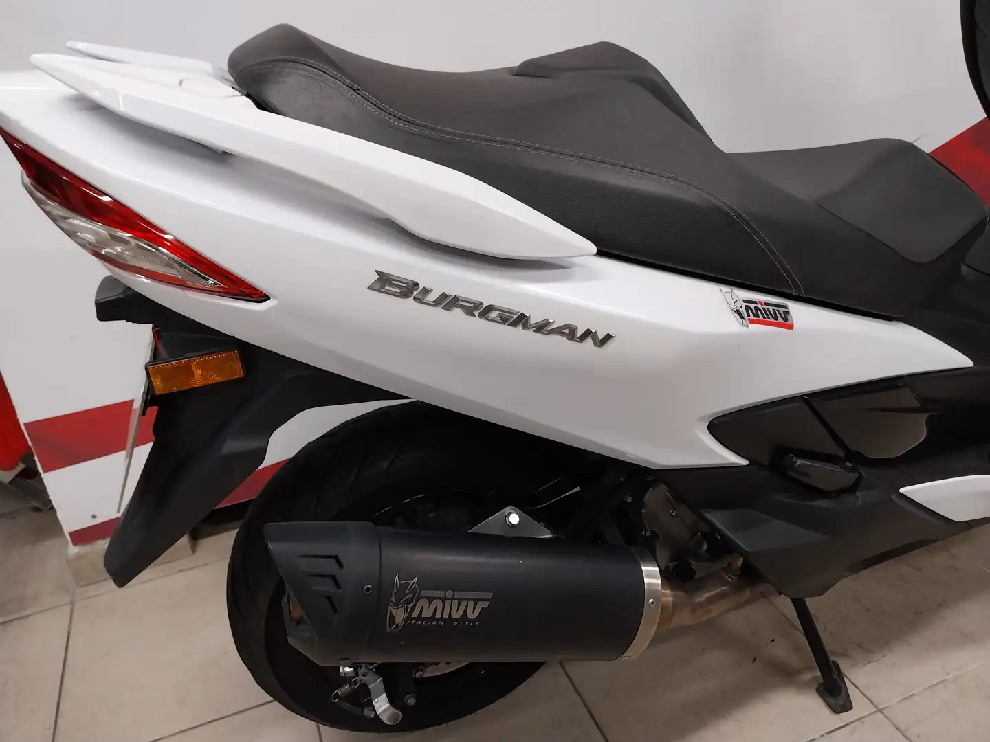 Suzuki Burgman 400 Alb - 2