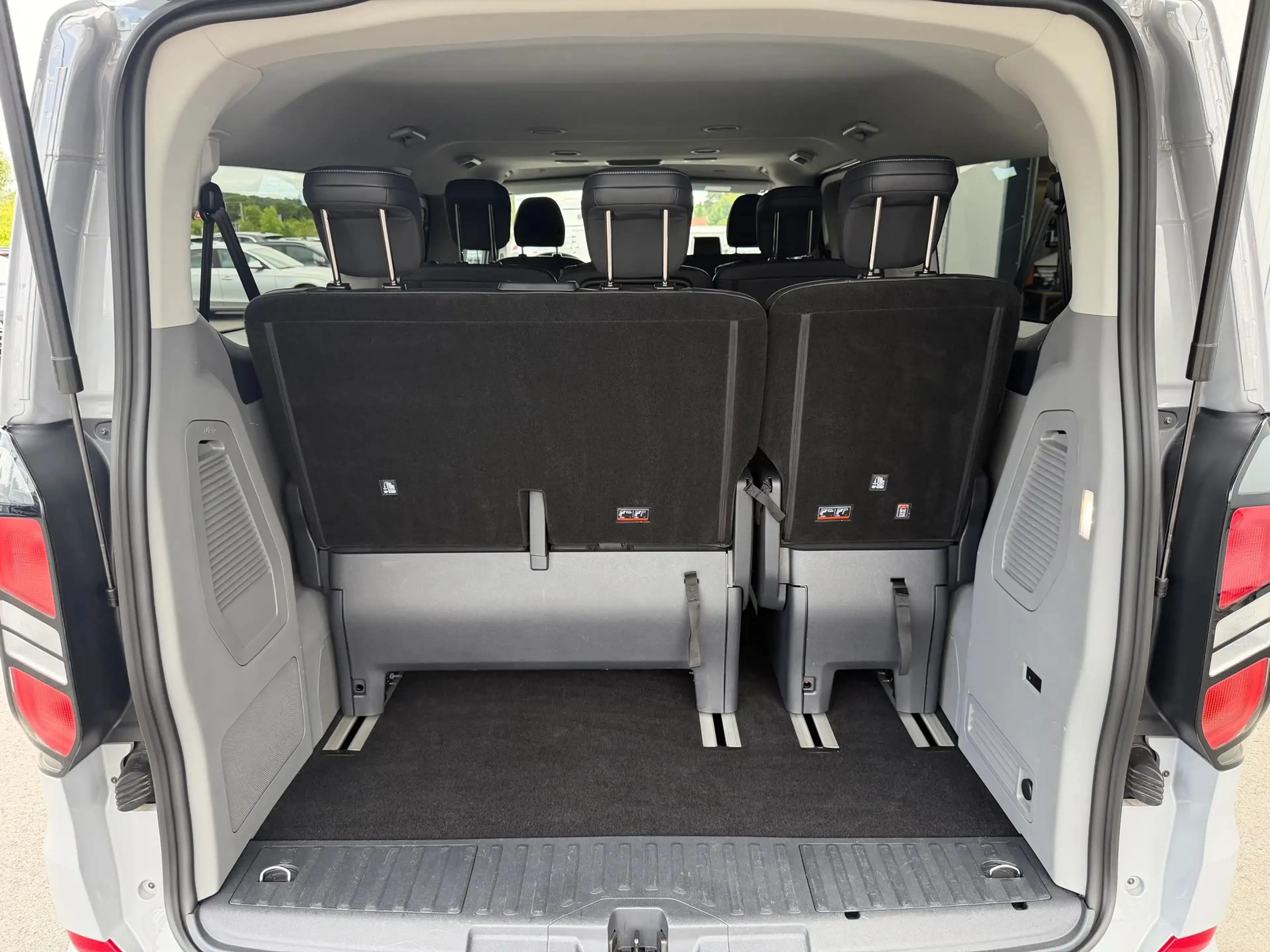 Ford Tourneo Custom Tourneo Custom L2 Titanium 9Sitzer *Leder*AHK* — photo 19