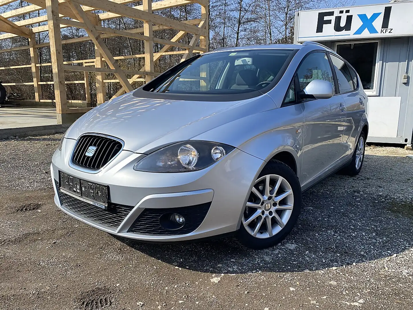 SEAT Altea XL Style 1,6 TDi Autmatik Silber - 1