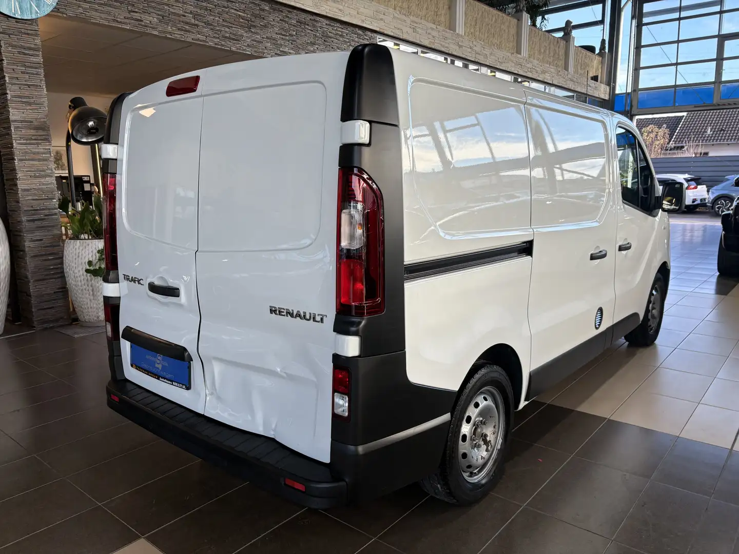 Renault Trafic L1H1 3,0t Komfort Würth-Regale LED Navi Weiß - 2
