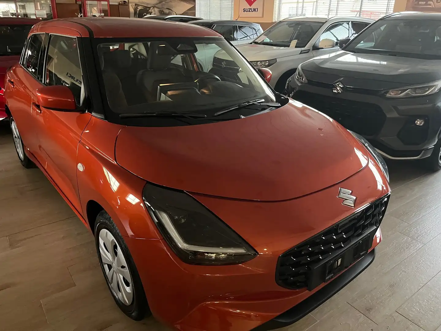 Suzuki Swift 1.2 HYBRID WAKU 2WD, NUOVA NO KM ZERO, SUZUKI 1986 Orange - 1